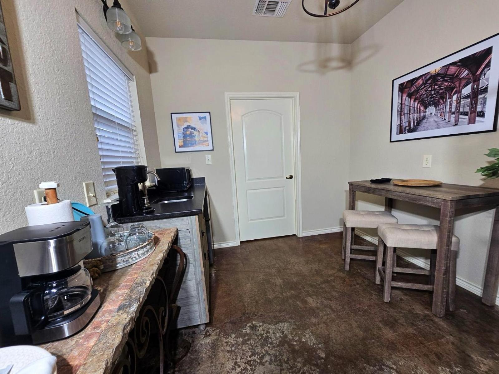 Wine Country Stay with Hot Tub, BBQ, Yard & Pool