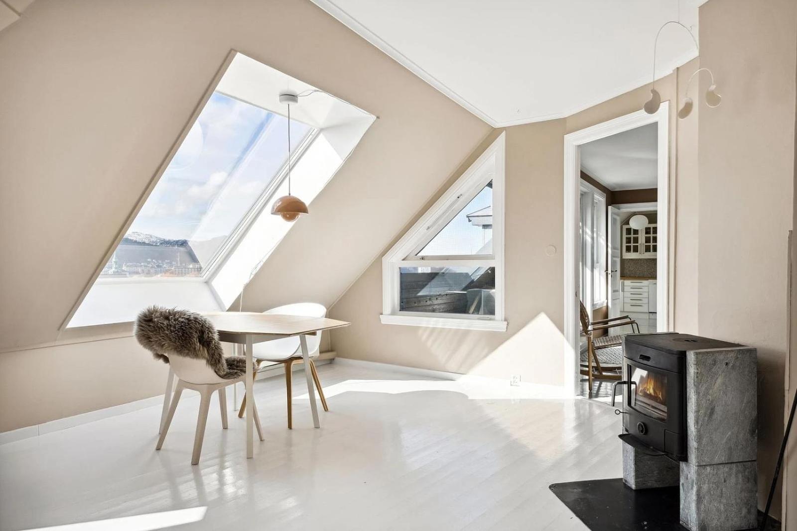 Rom i loftsleilighet med utsikt