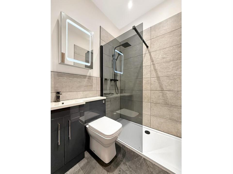 2 bedroom, newly-renovated, comfortable town centre apartment!