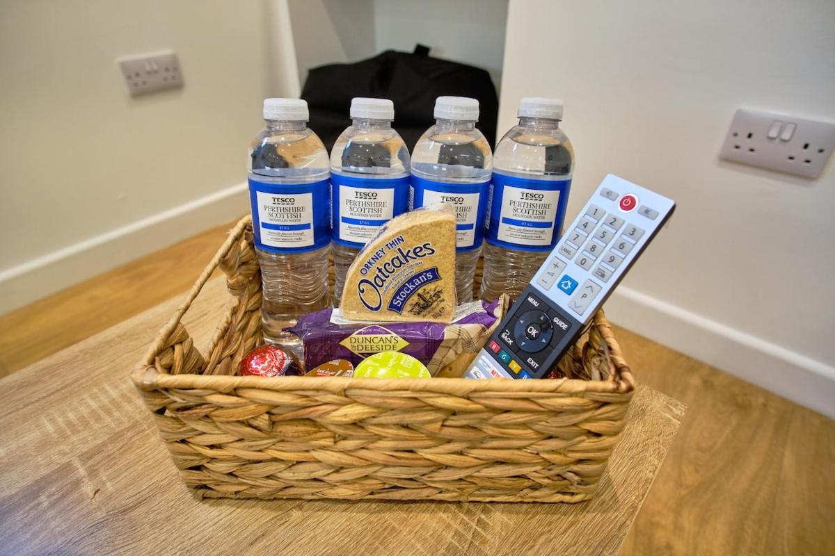 2 bedroom, newly-renovated, comfortable town centre apartment!