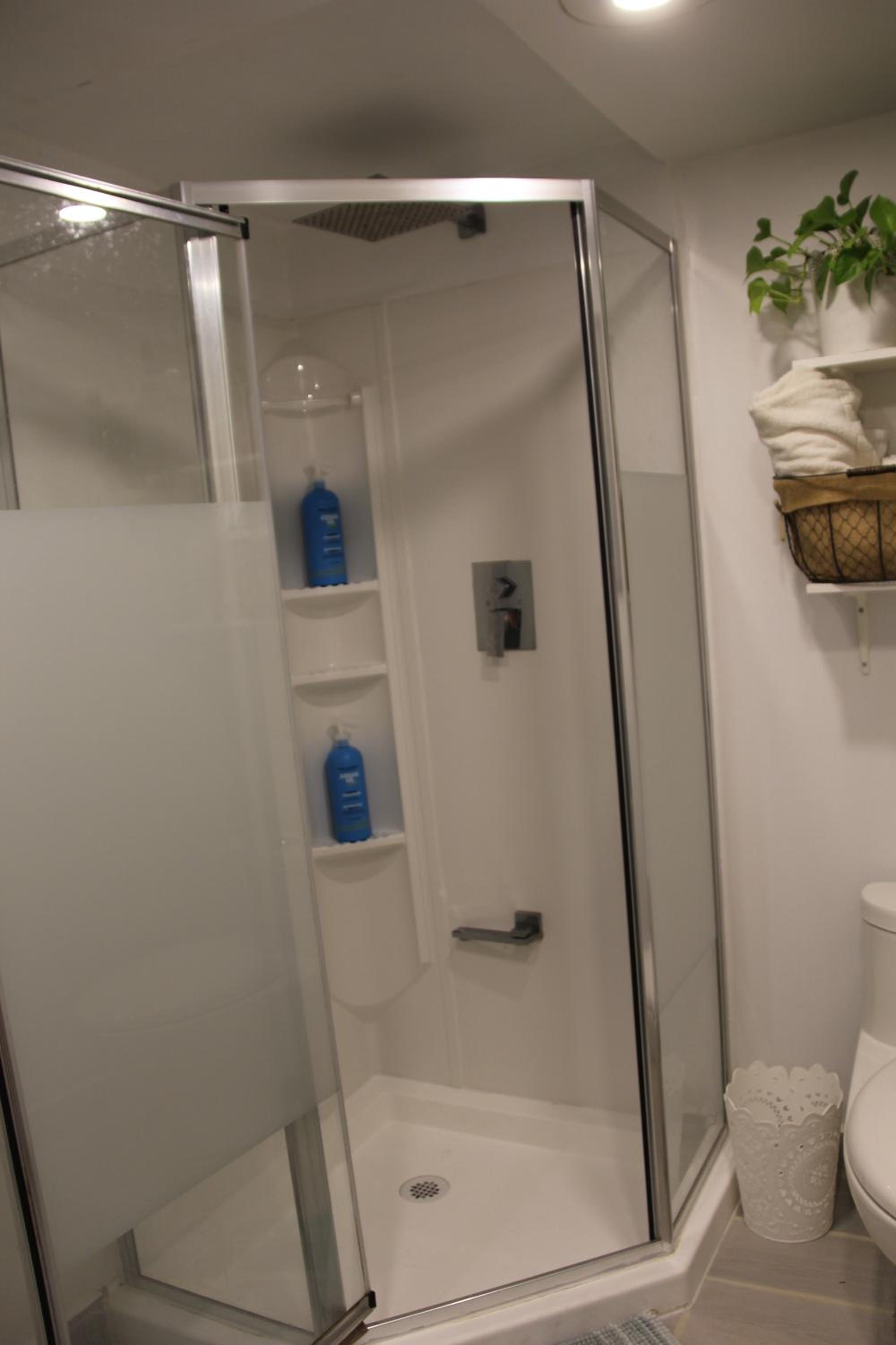 Serene Don River Nature gateway- 2BR suite, Private Patio, Free Parking