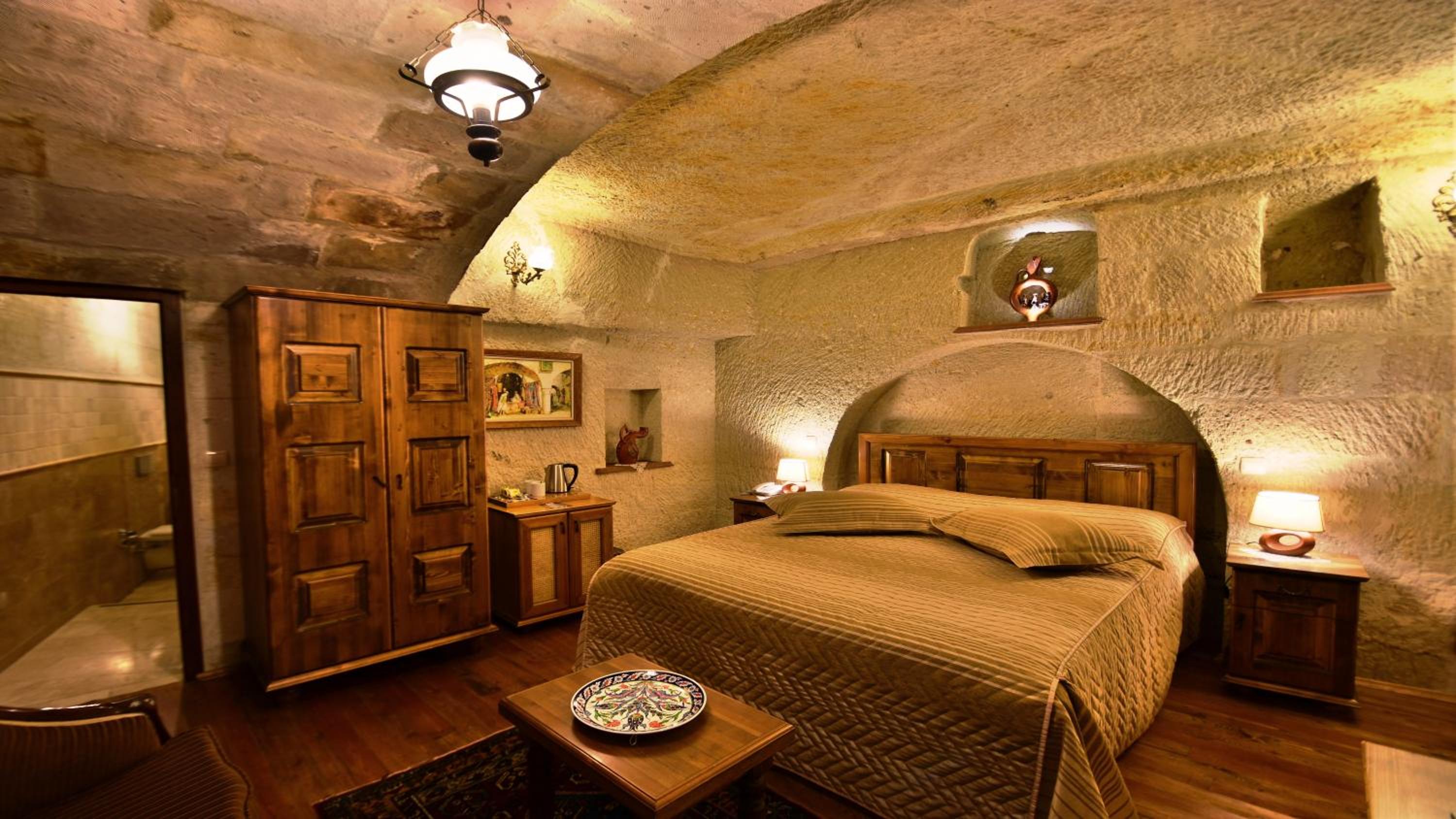 Harman Cave Hotel - Image 130