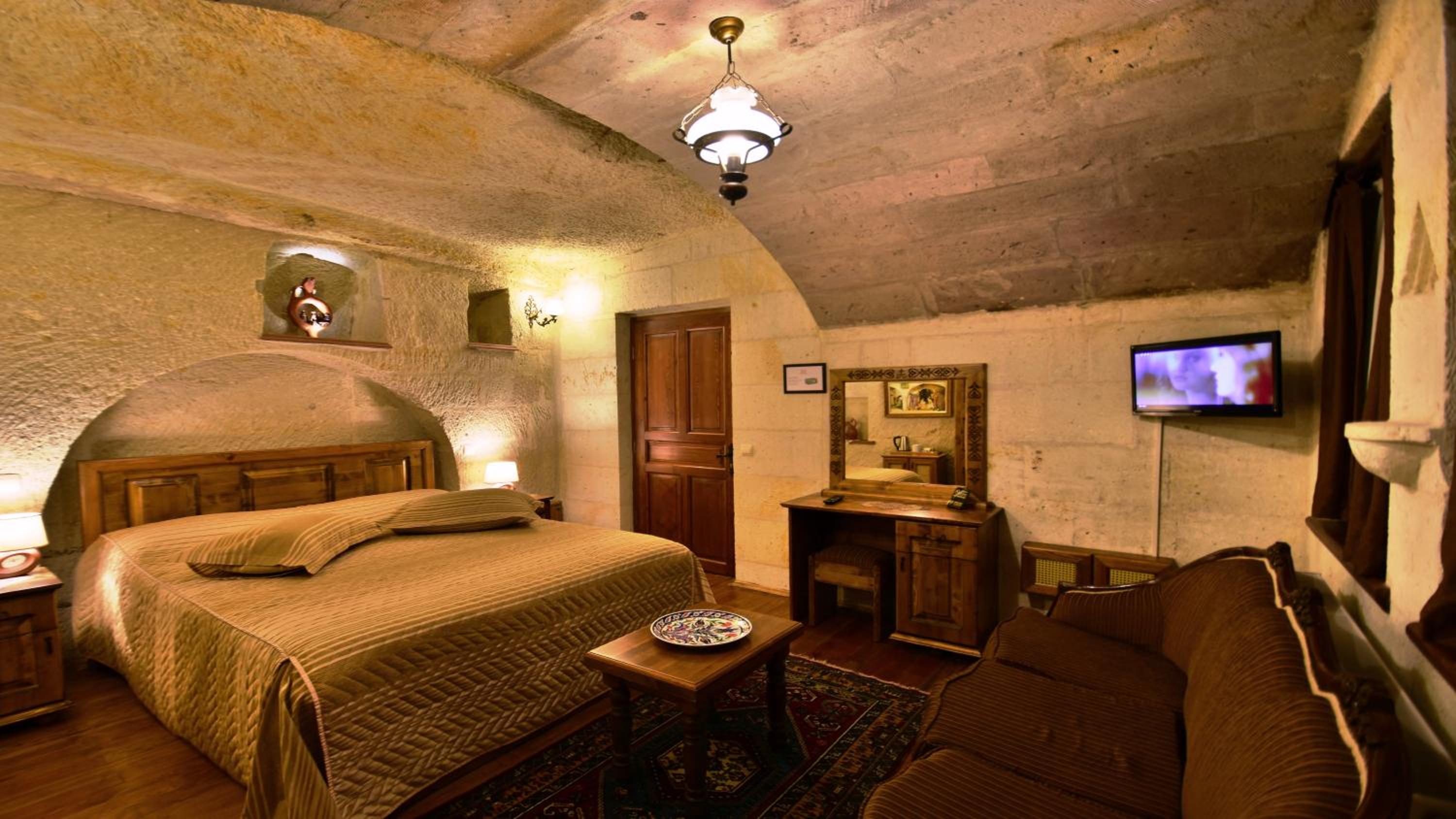 Harman Cave Hotel - Image 131