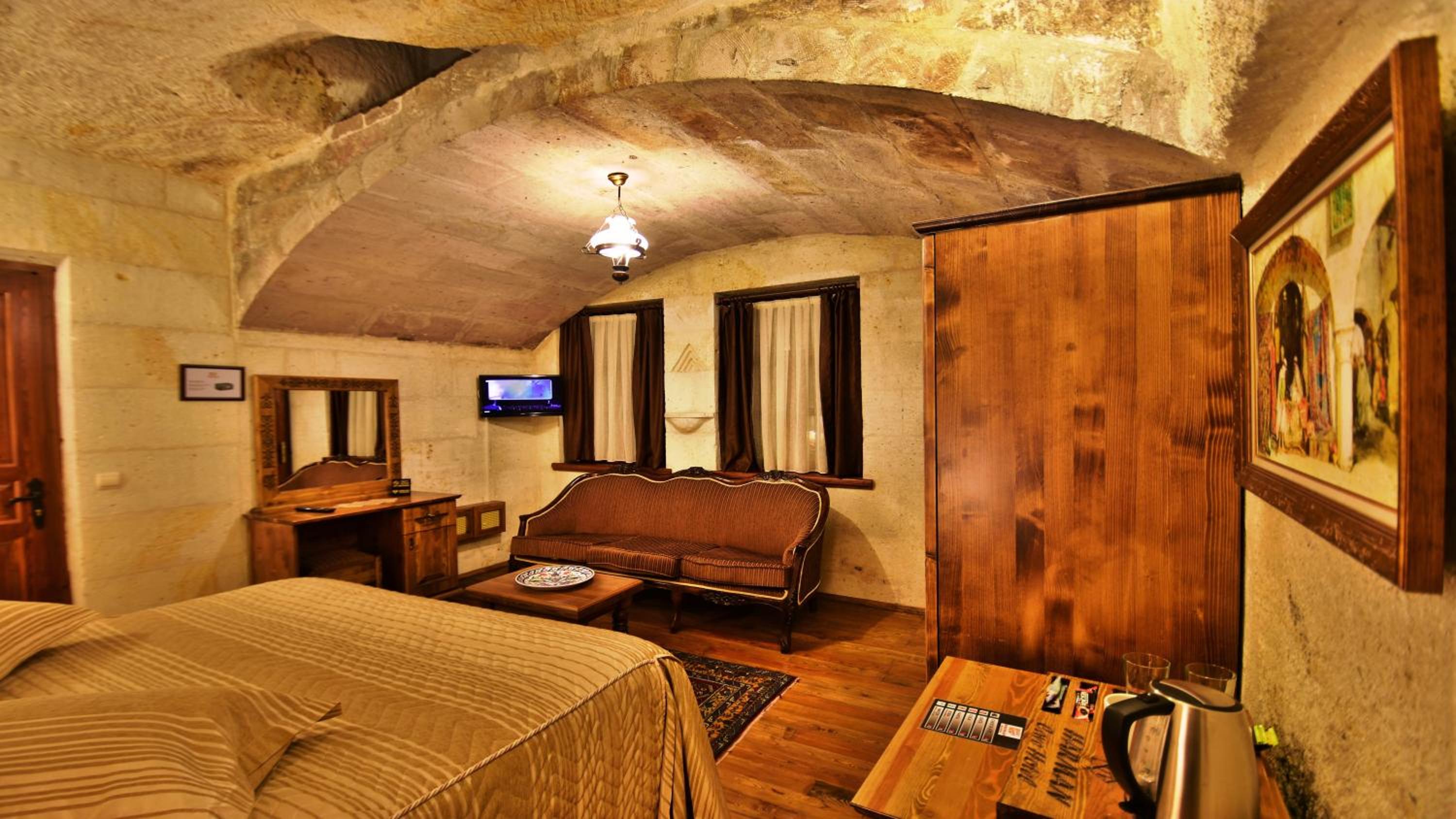 Harman Cave Hotel - Image 132