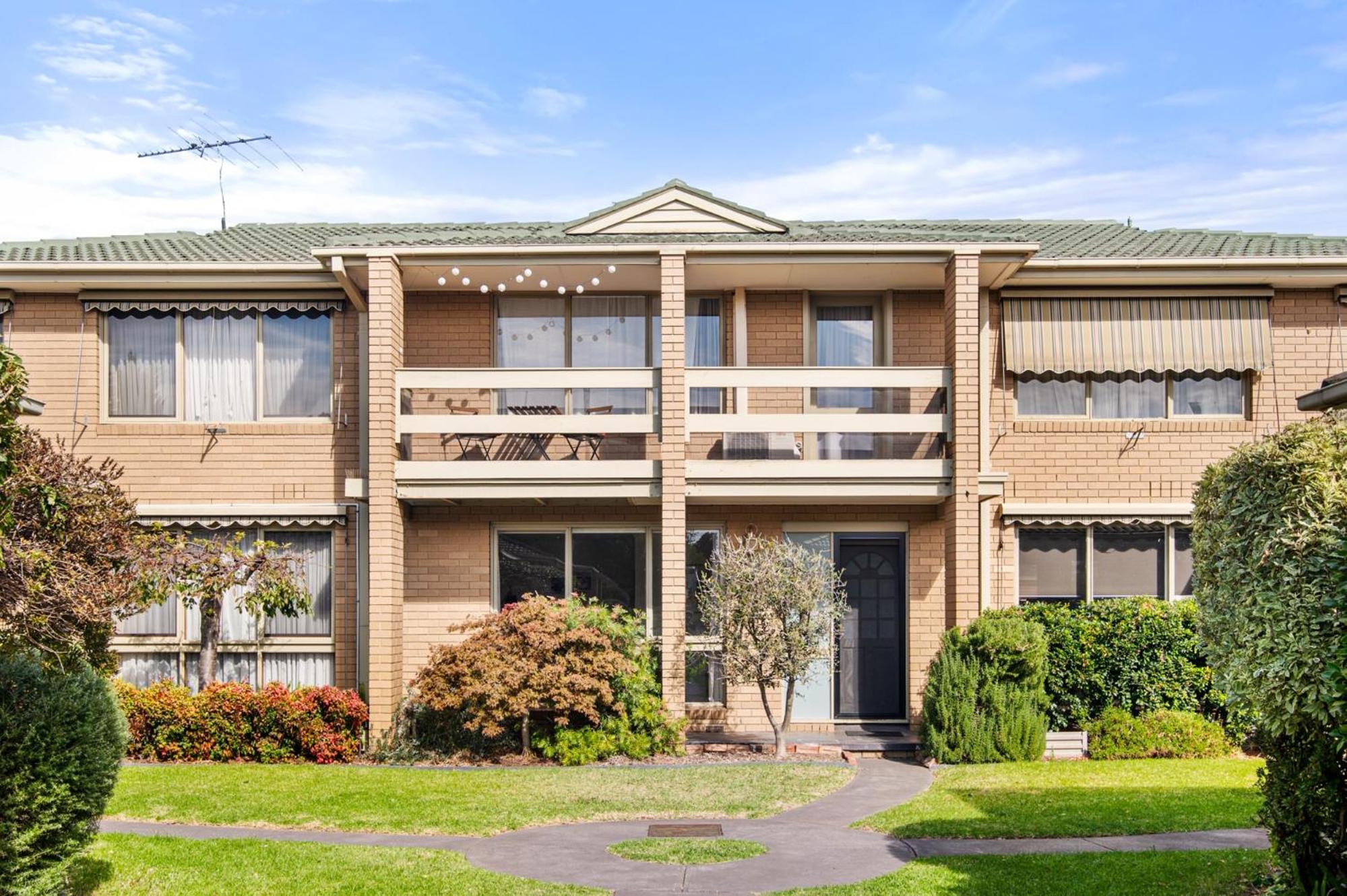 Family Friendly 3-Bed with Courtyard & Parking