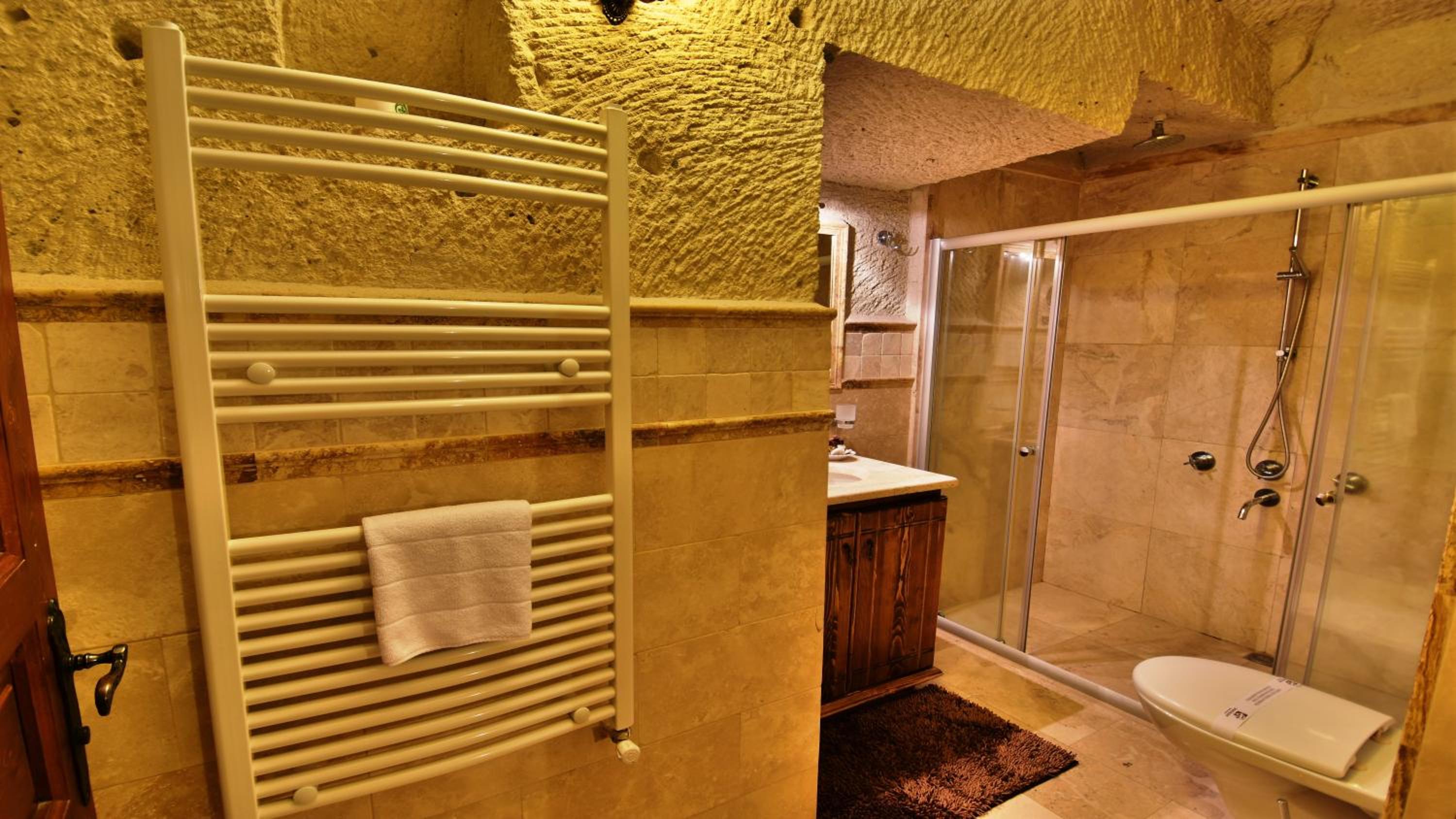 Harman Cave Hotel - Image 137
