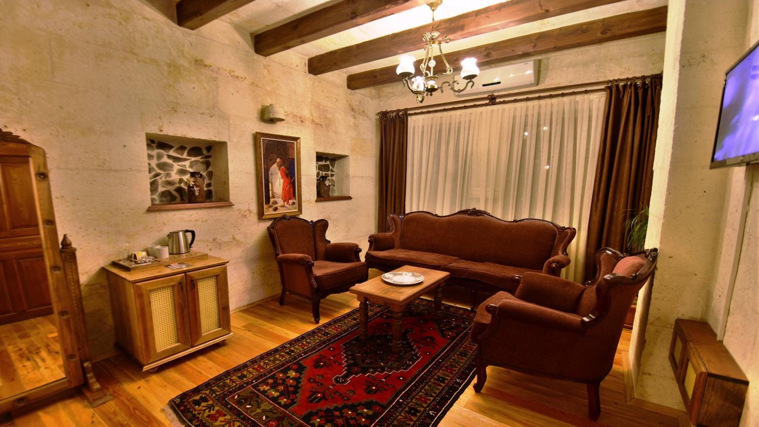 Harman Cave Hotel - Image 139