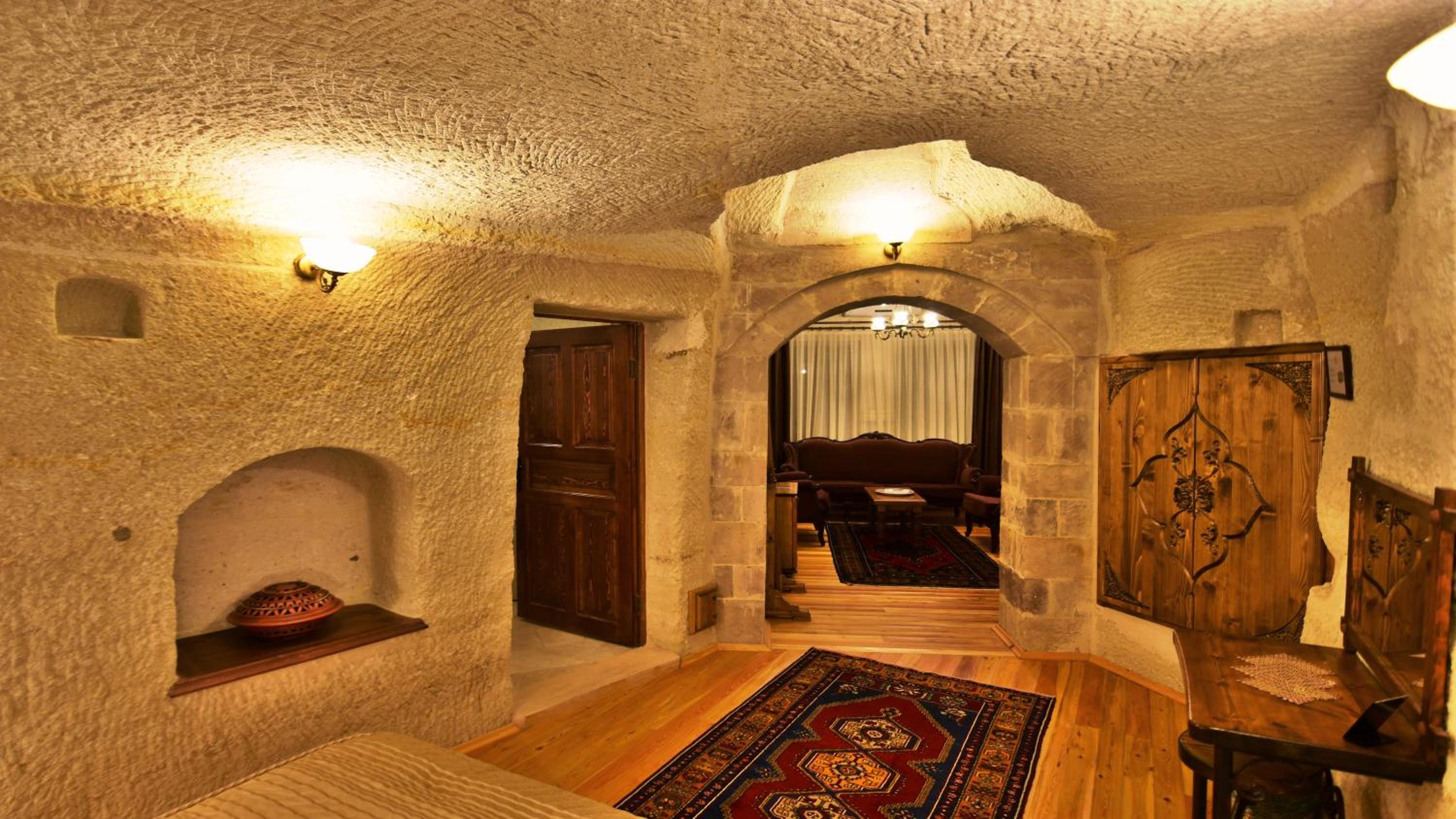 Harman Cave Hotel - Image 141