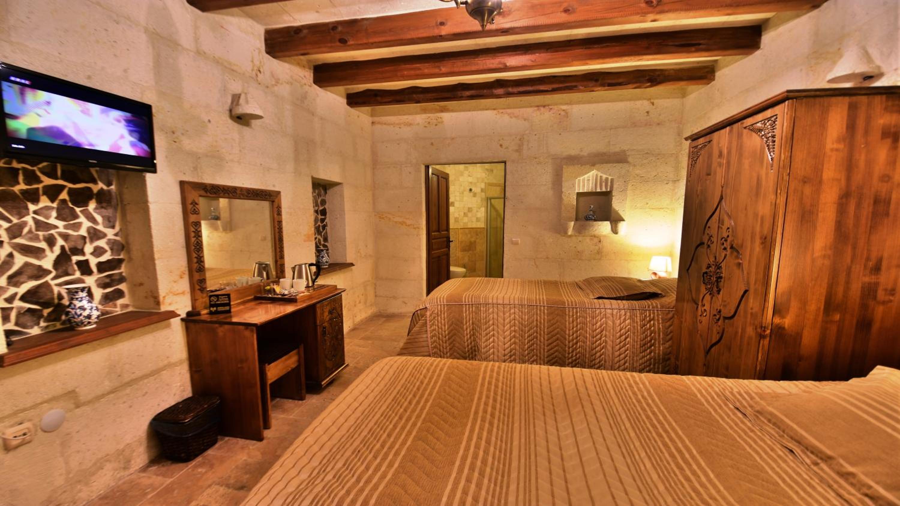 Harman Cave Hotel - Image 142
