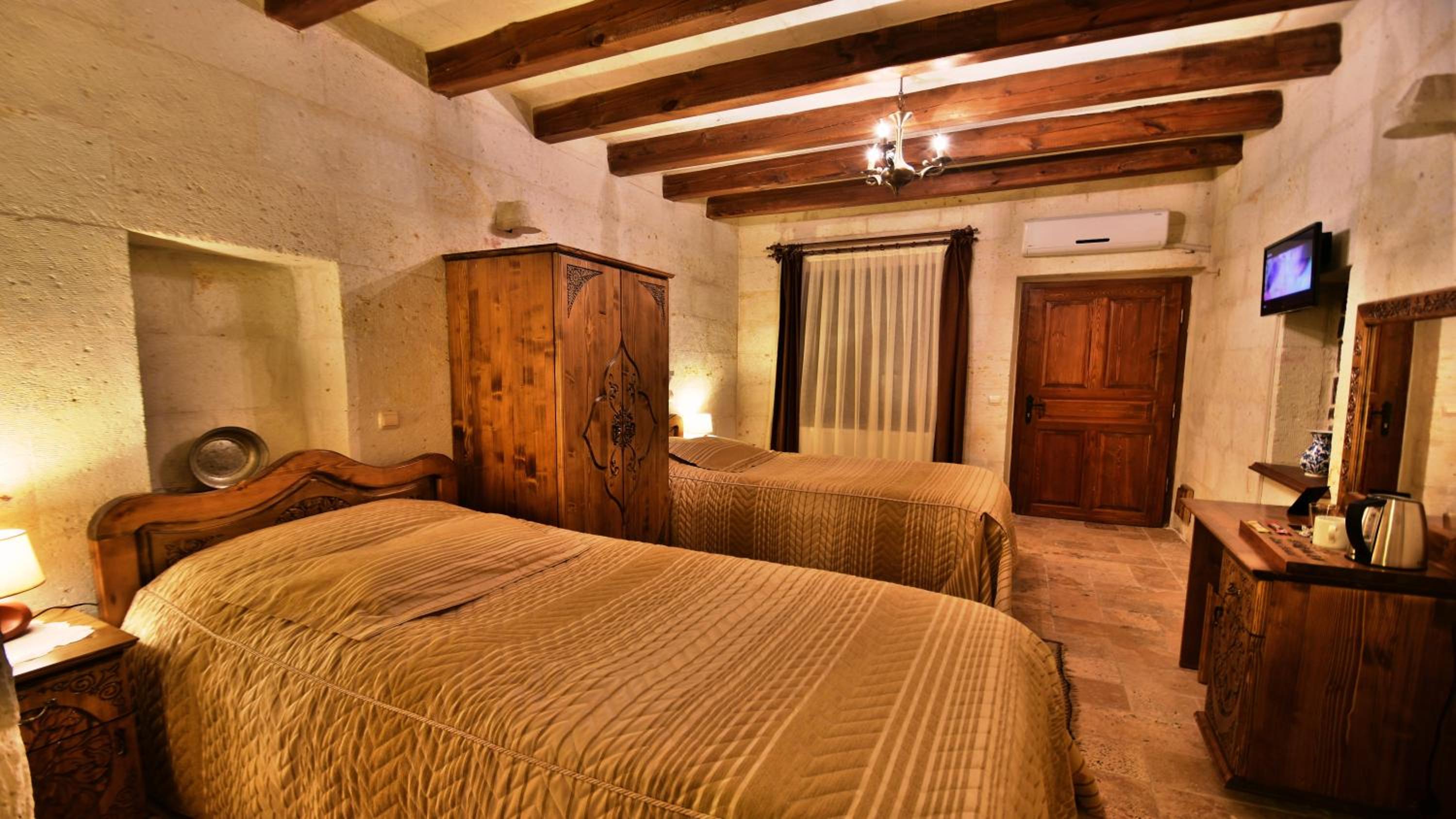 Harman Cave Hotel - Image 143
