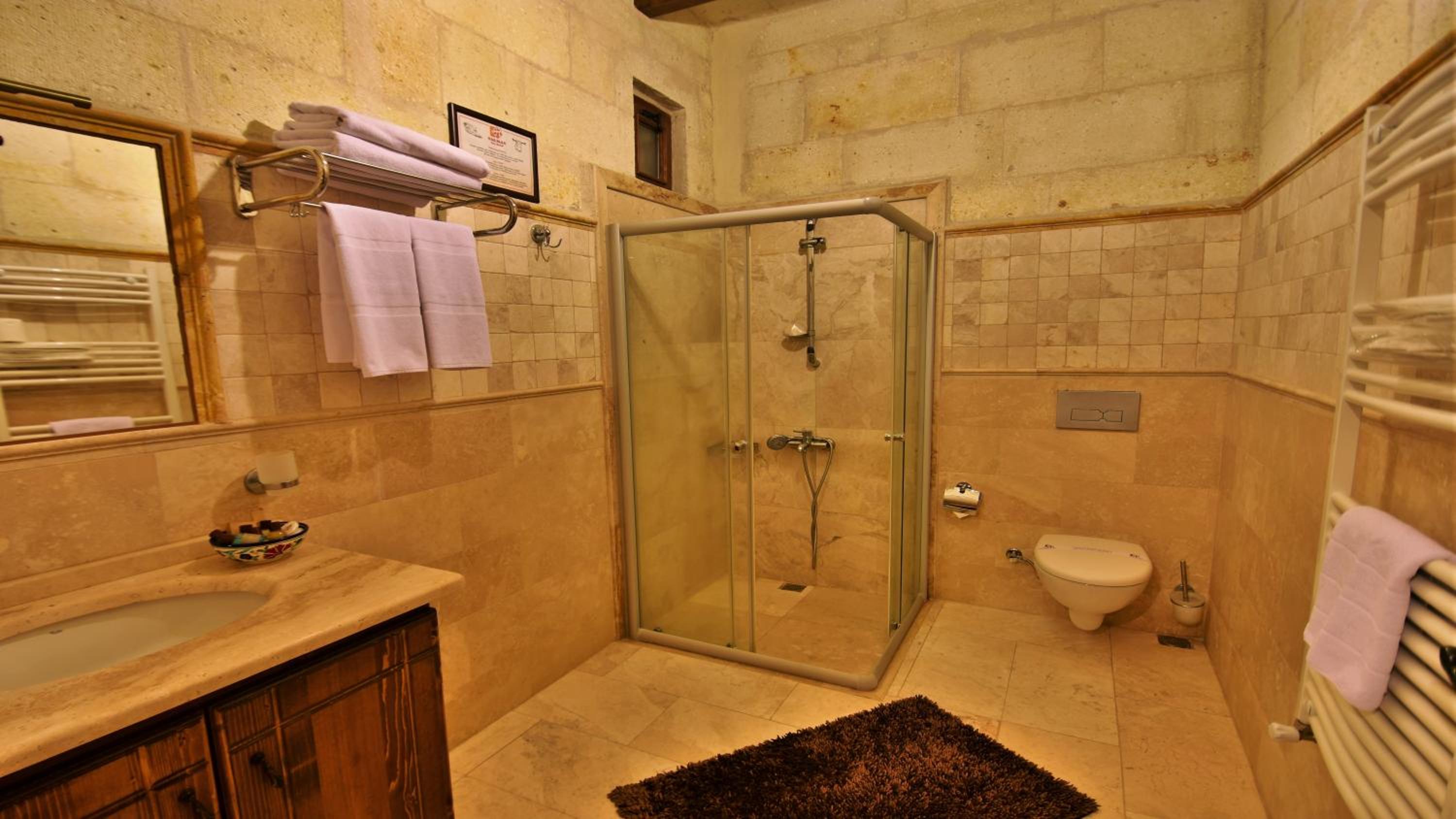 Harman Cave Hotel - Image 145