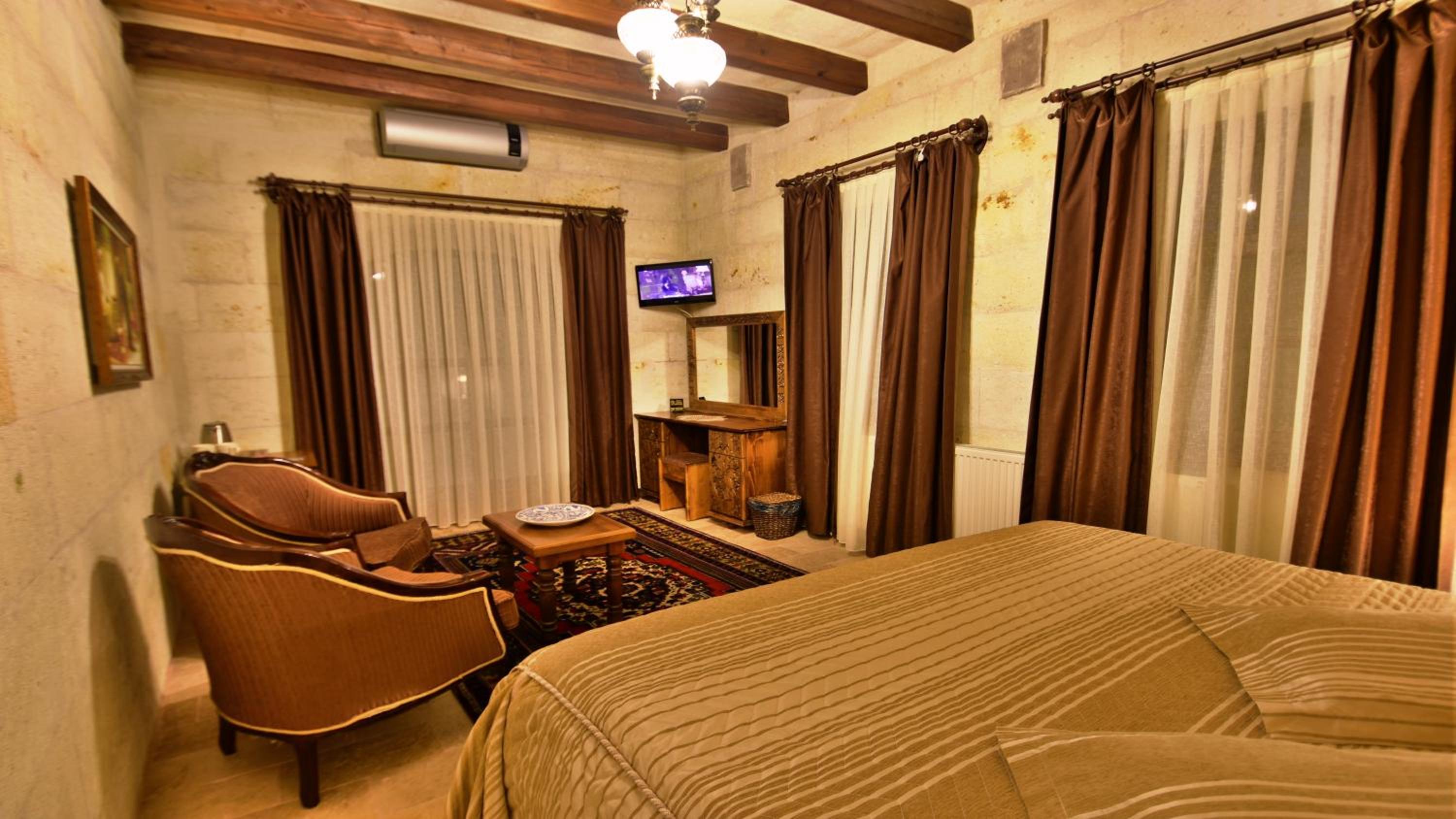Harman Cave Hotel - Image 147