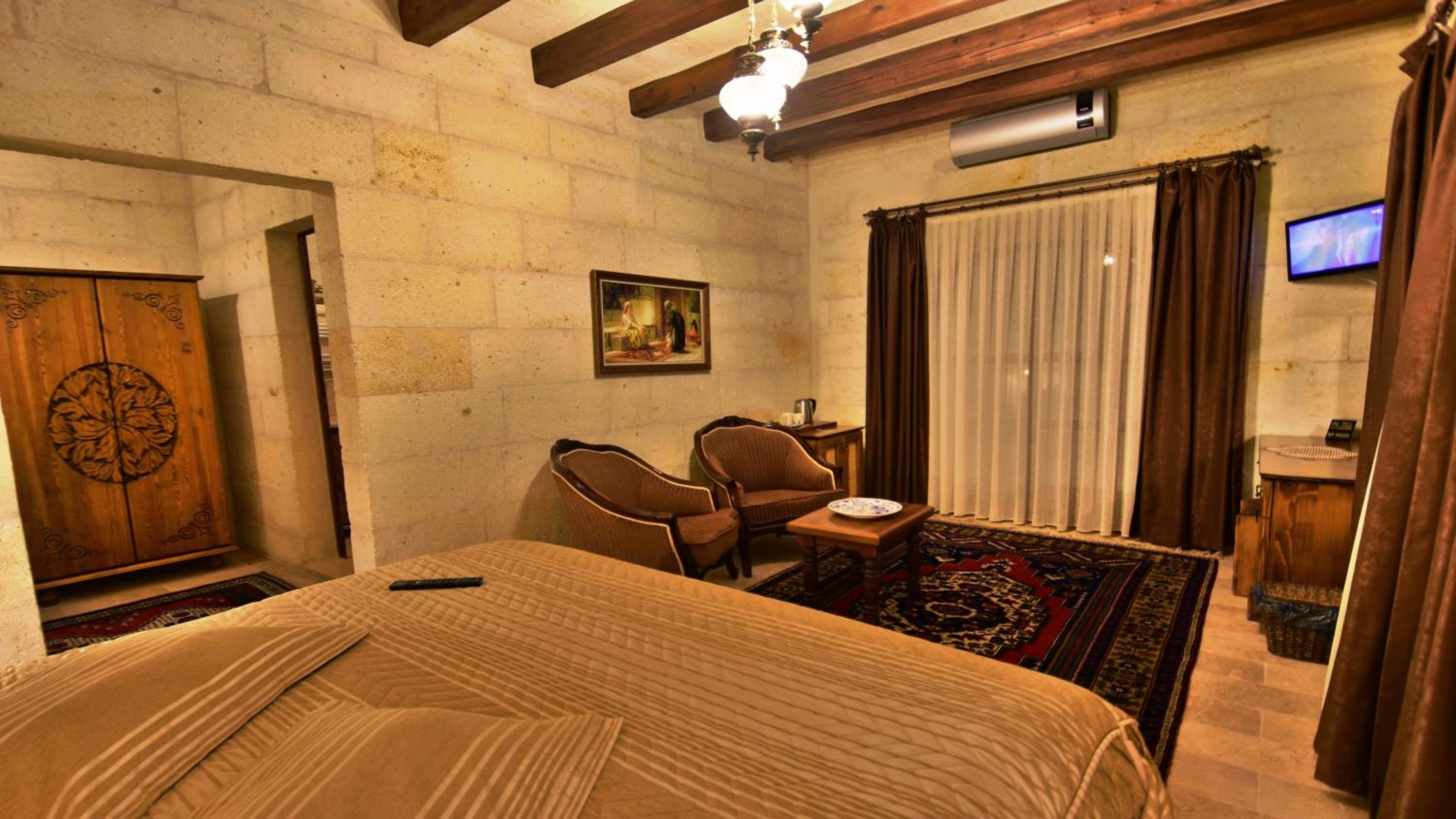 Harman Cave Hotel - Image 148