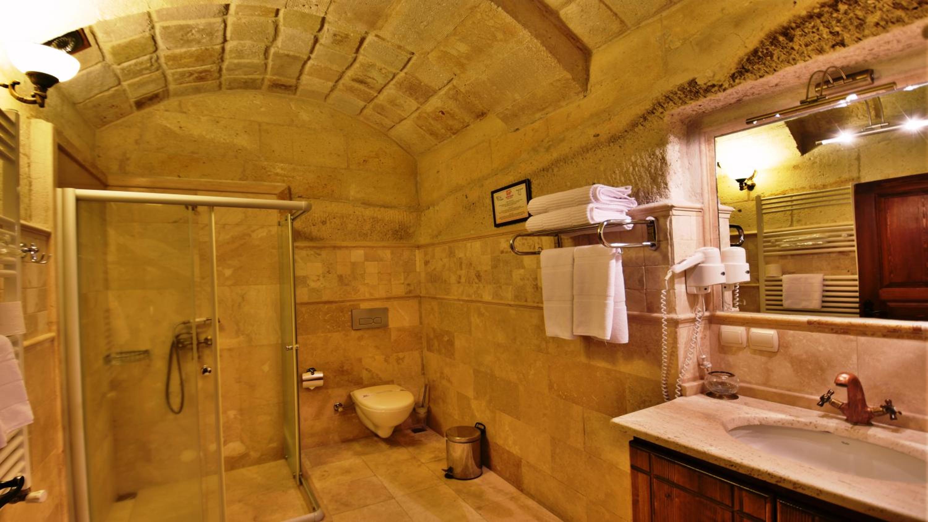 Harman Cave Hotel - Image 151