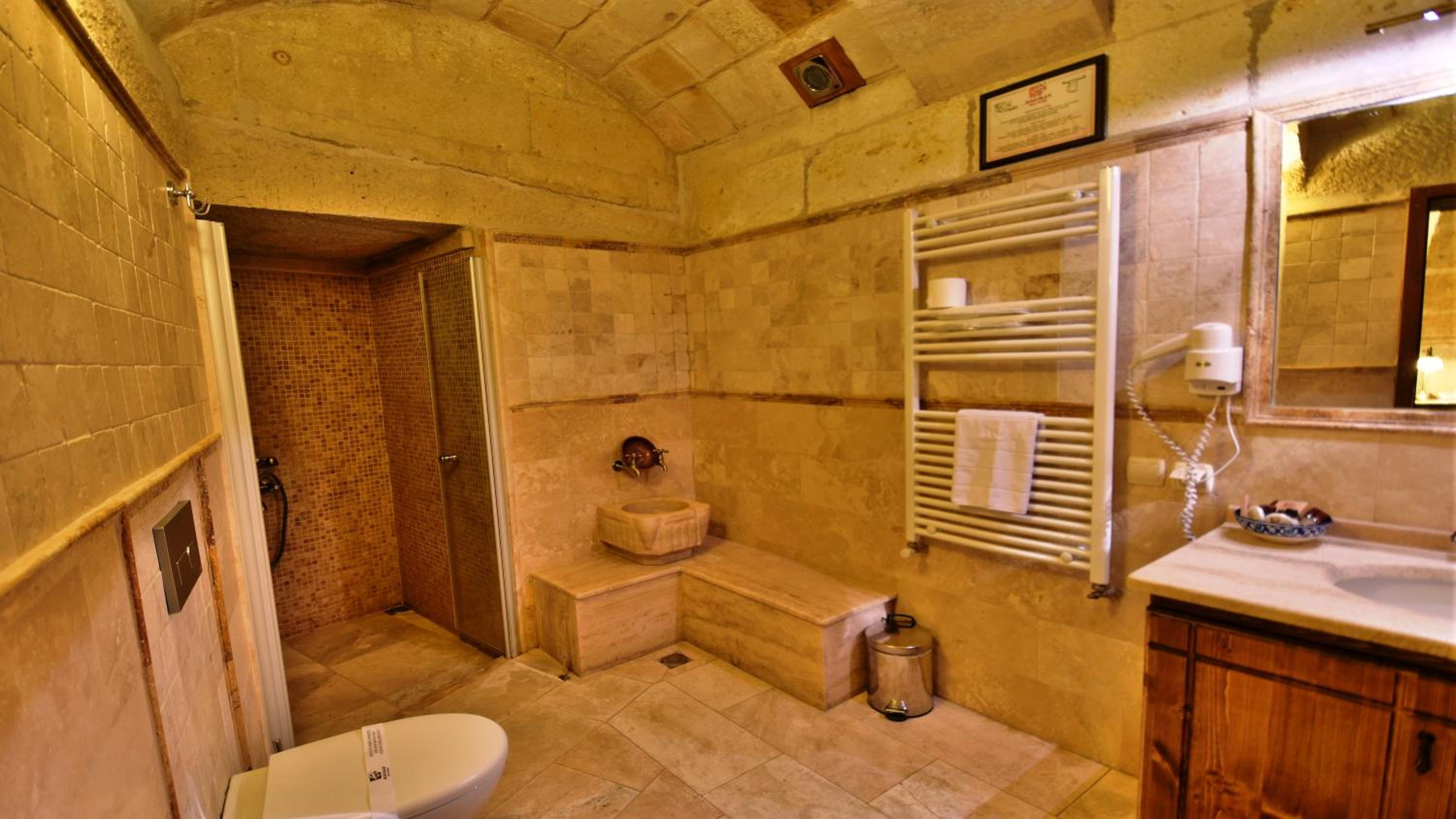 Harman Cave Hotel - Image 153