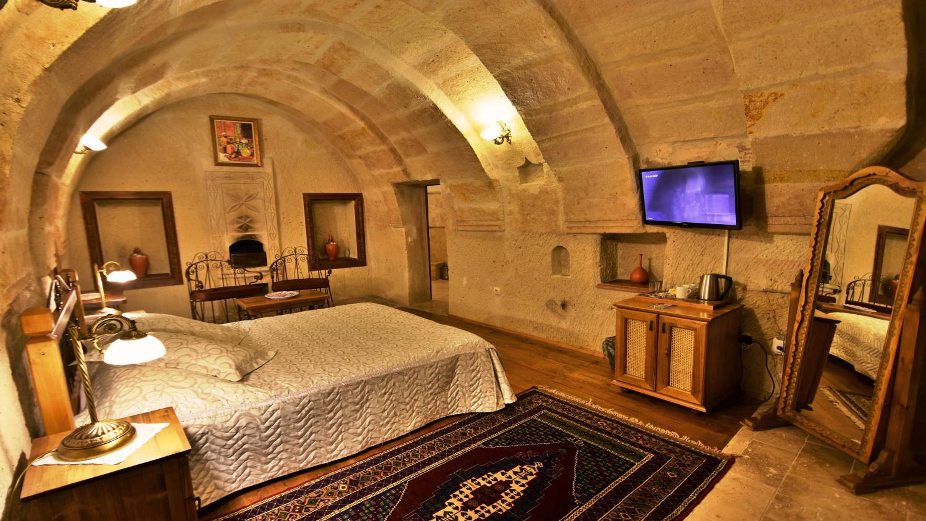 Harman Cave Hotel - Image 104