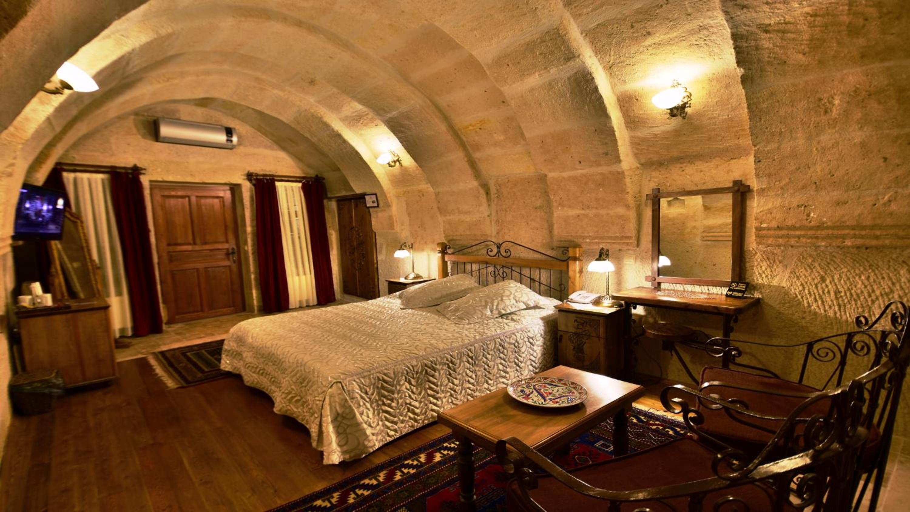 Harman Cave Hotel - Image 155
