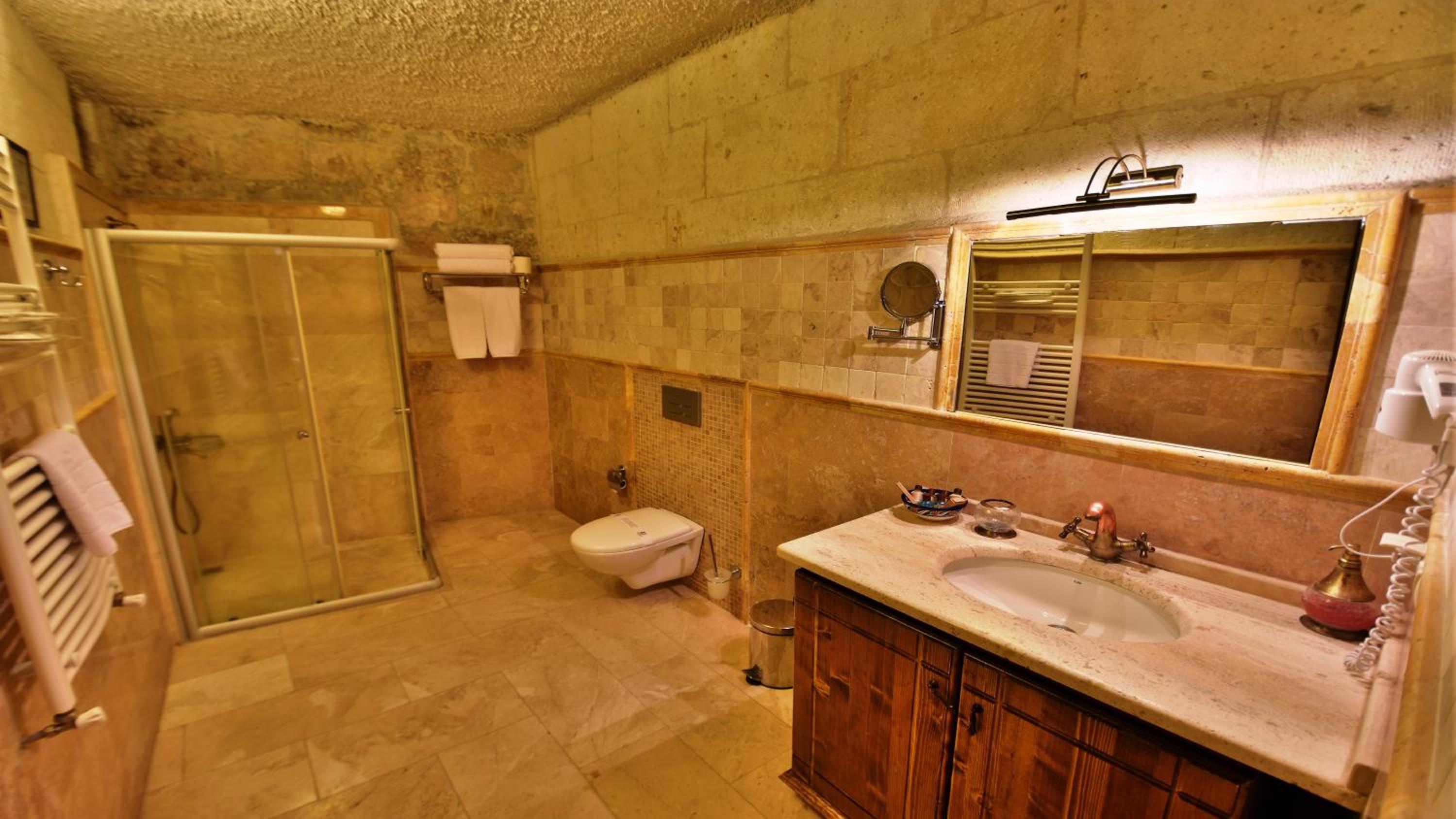 Harman Cave Hotel - Image 159