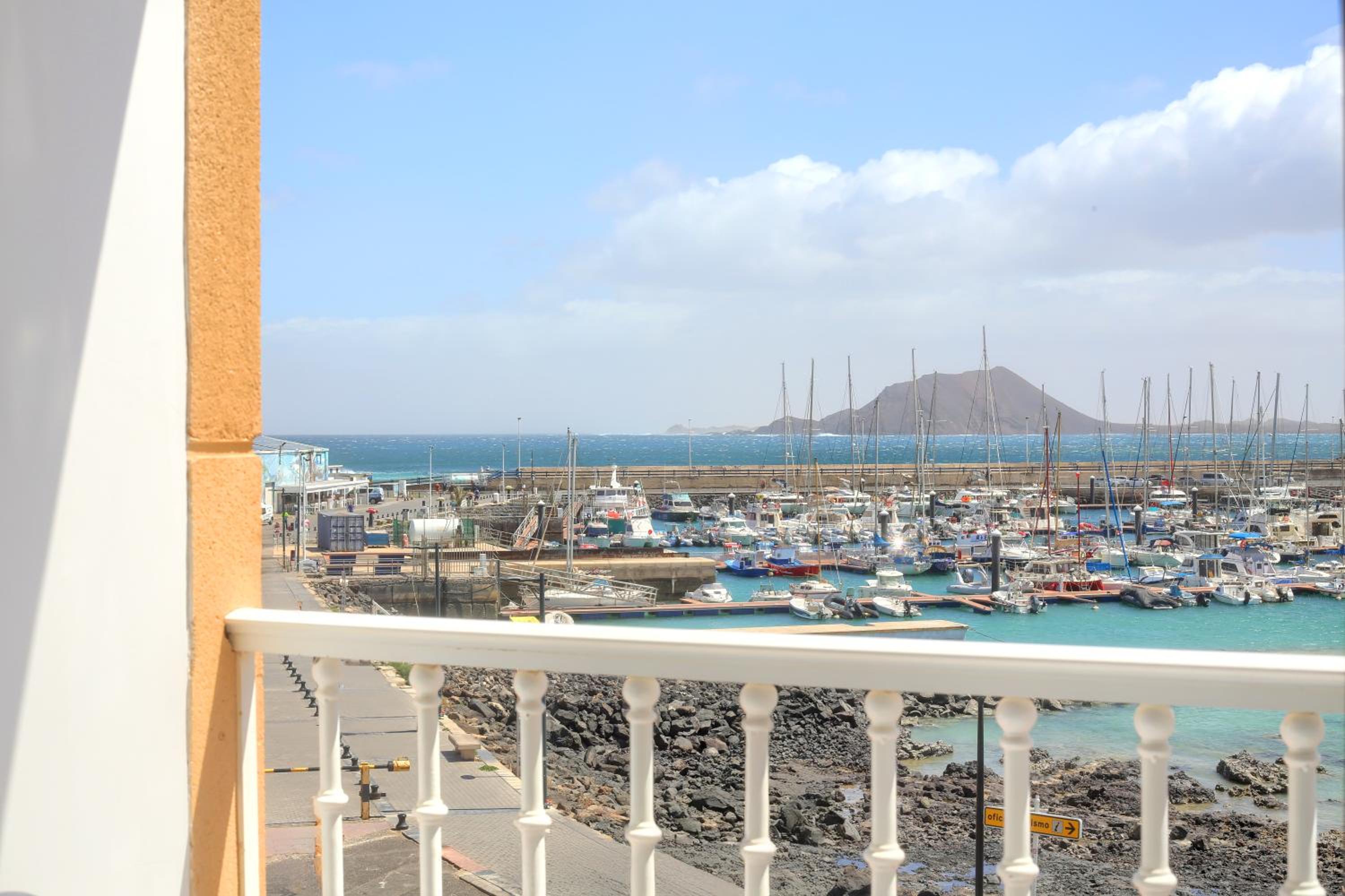 Alba & Daniel's Suite con Vista su Lobos, Corralejo
