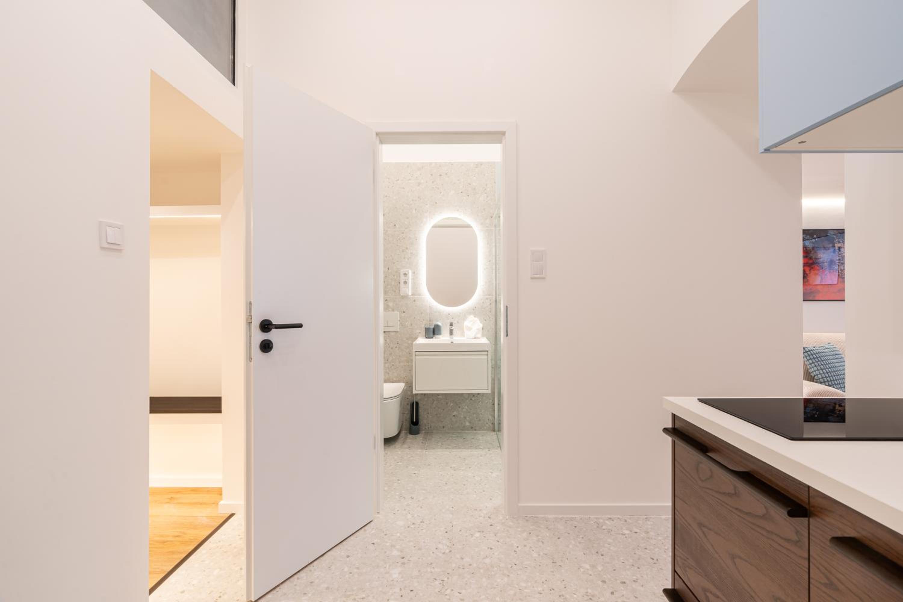 Dob 70 - Boutique Apartments, Best Location by BQA