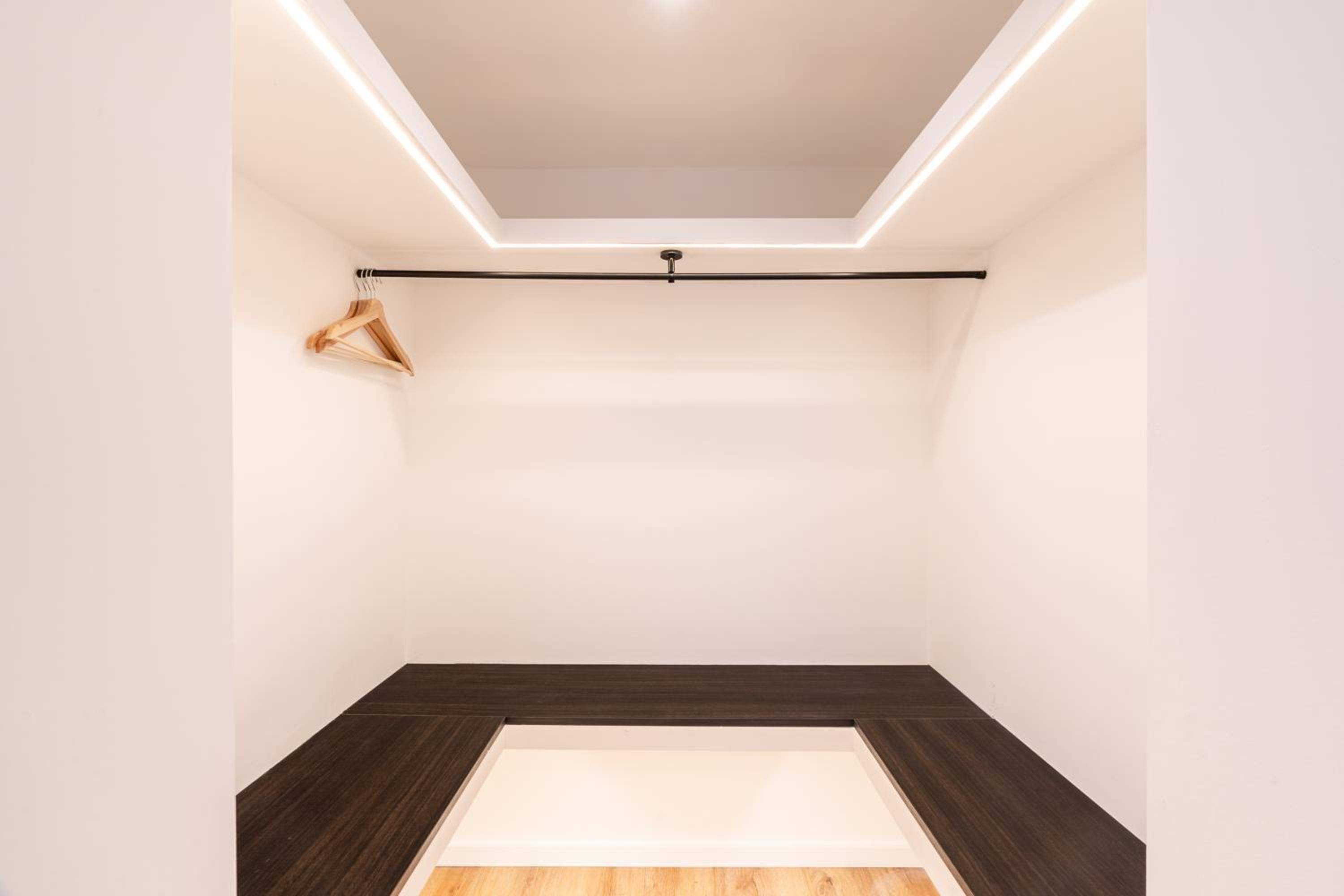 Dob 70 - Boutique Apartments, Best Location by BQA
