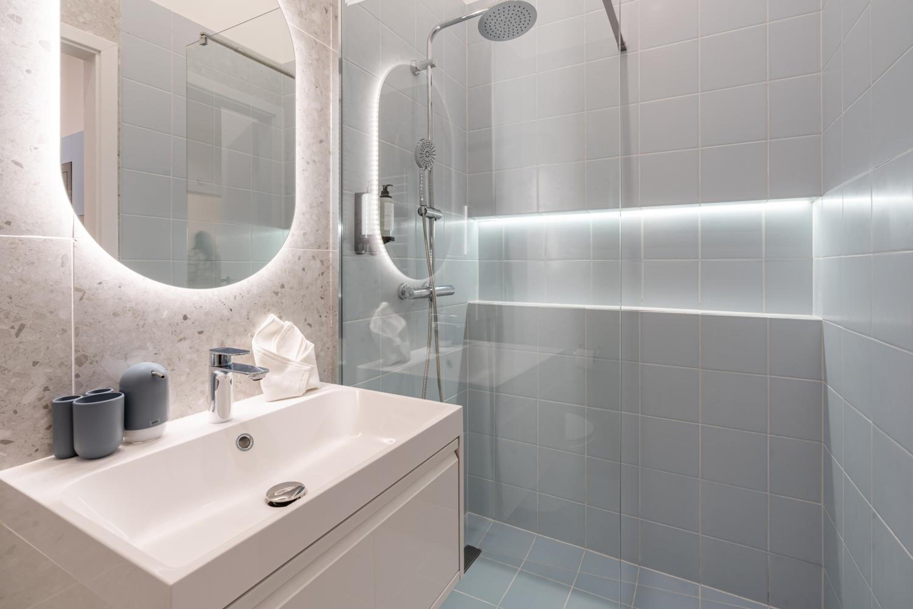 Dob 70 - Boutique Apartments, Best Location by BQA