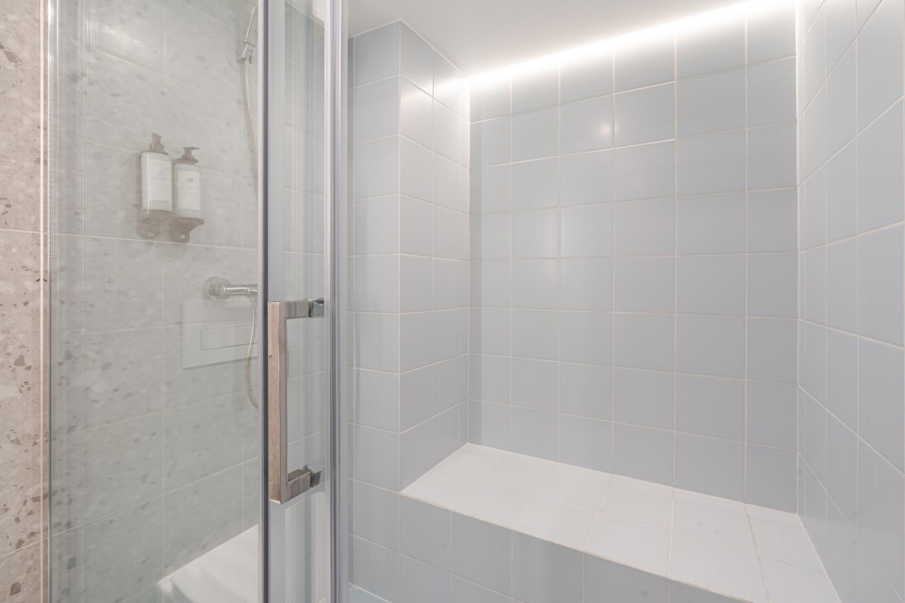 Dob 70 - Boutique Apartments, Best Location by BQA