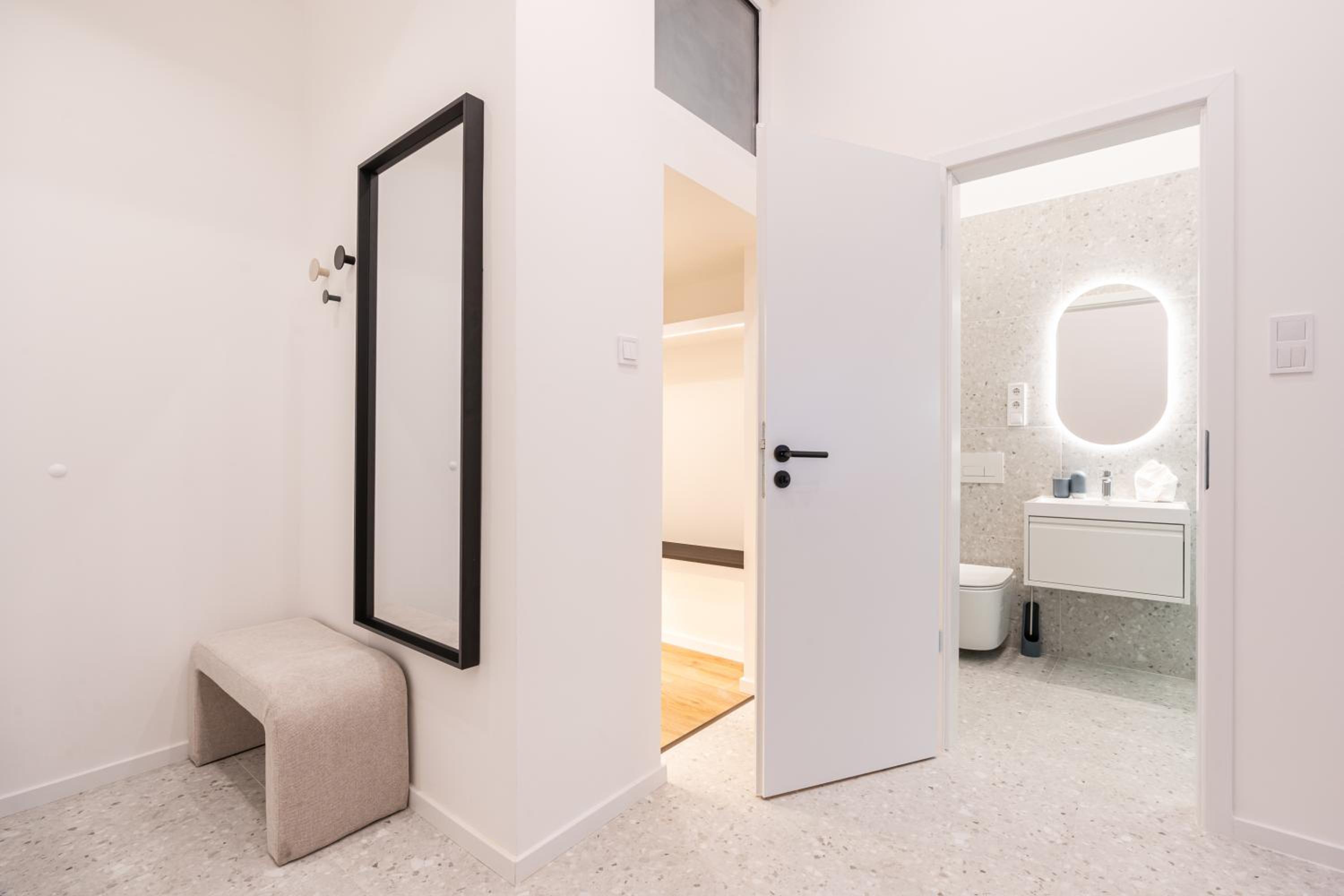 Dob 70 - Boutique Apartments, Best Location by BQA