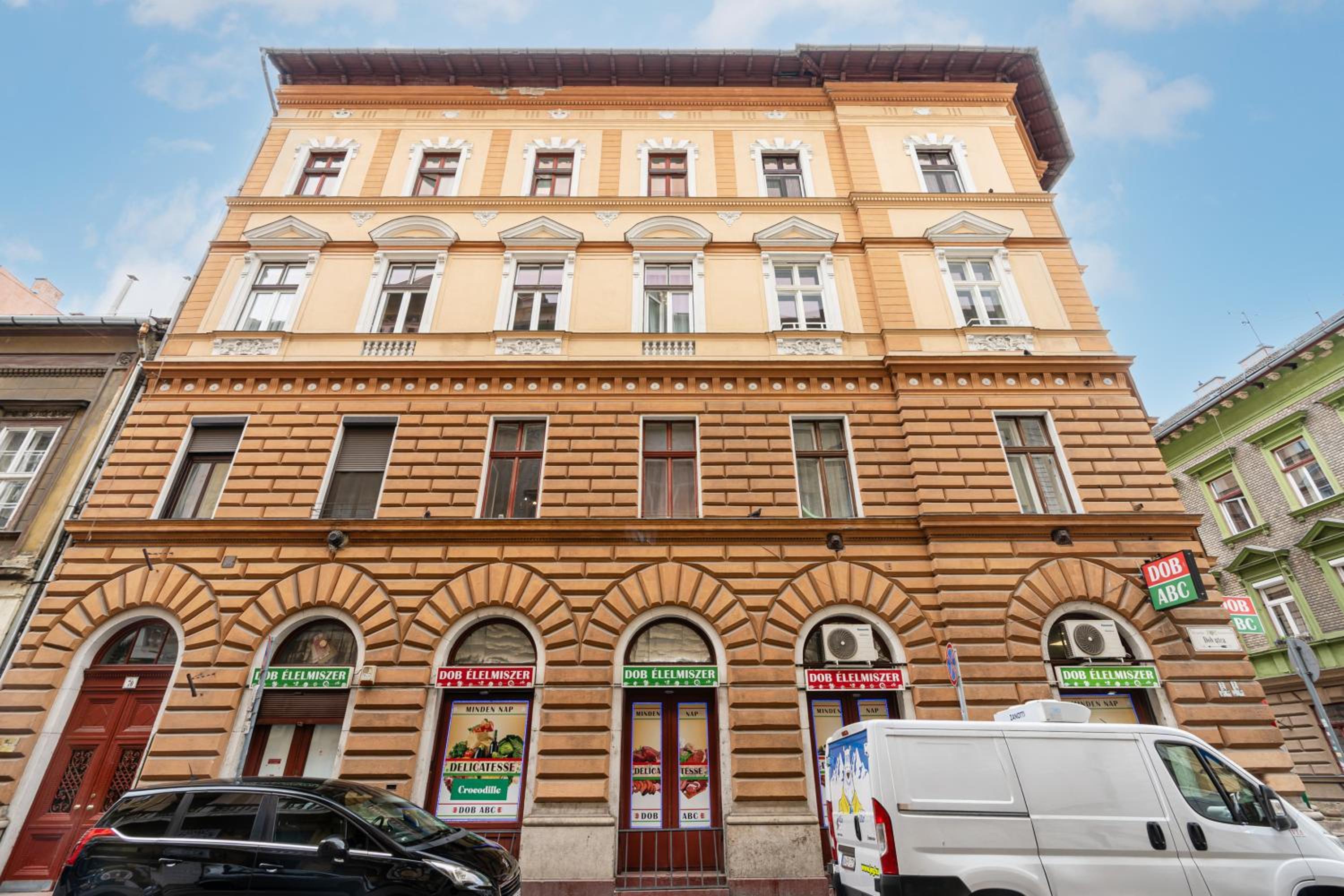 Dob 70 - Boutique Apartments, Best Location by BQA