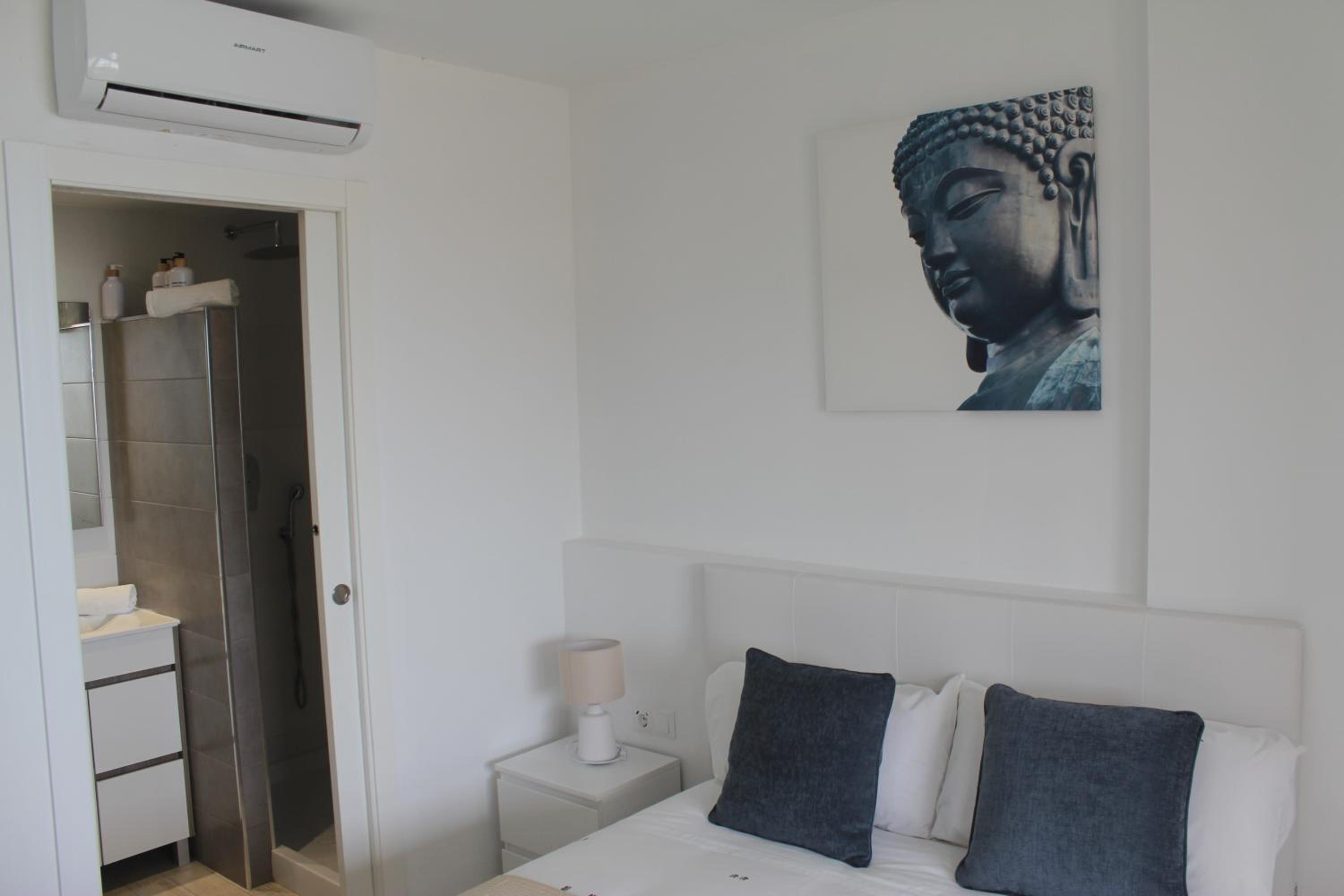 Apartamento ensueño 1a linea playa poniente 6 PAX parking wifi y AC