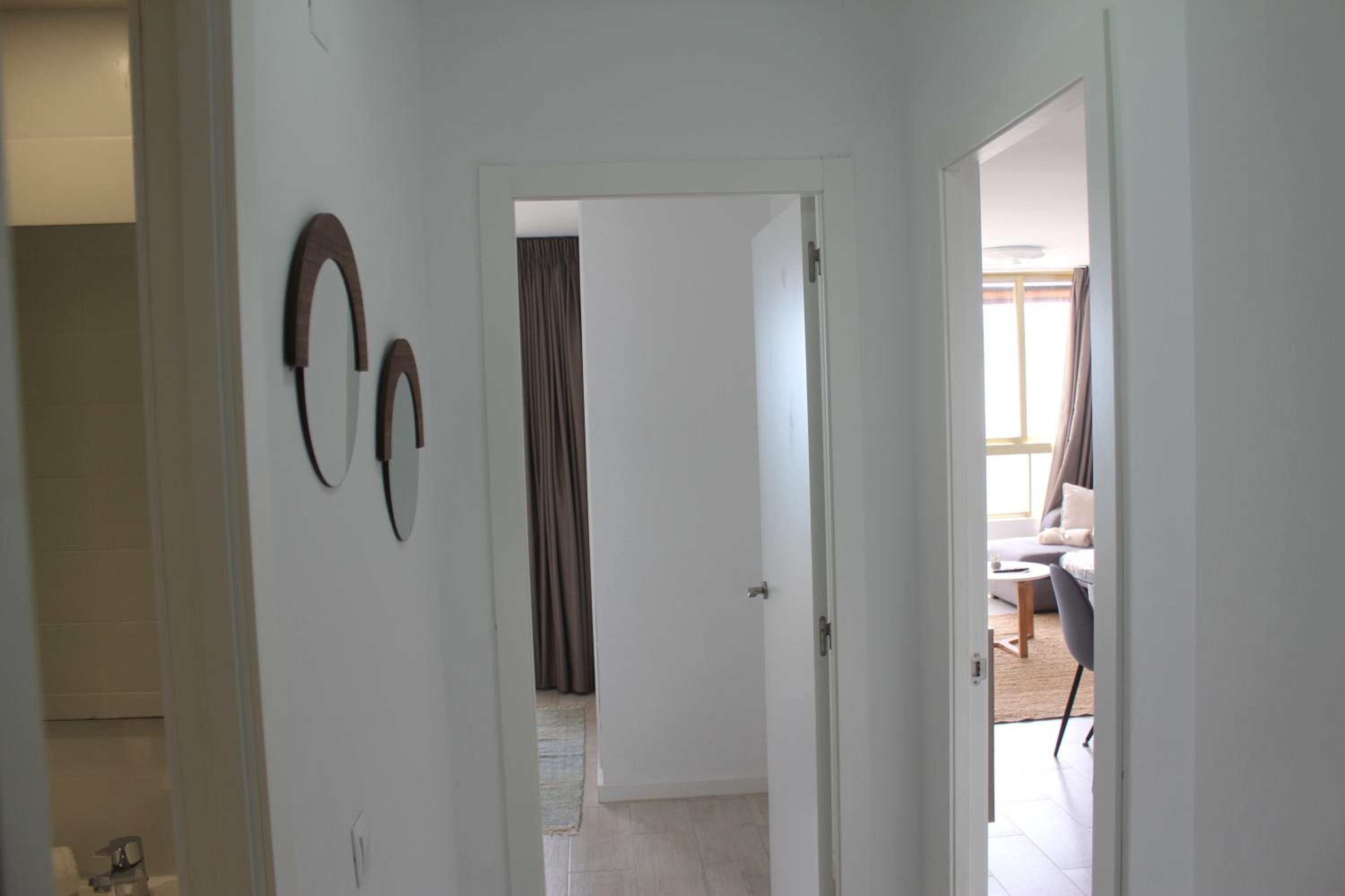 Apartamento ensueño 1a linea playa poniente 6 PAX parking wifi y AC