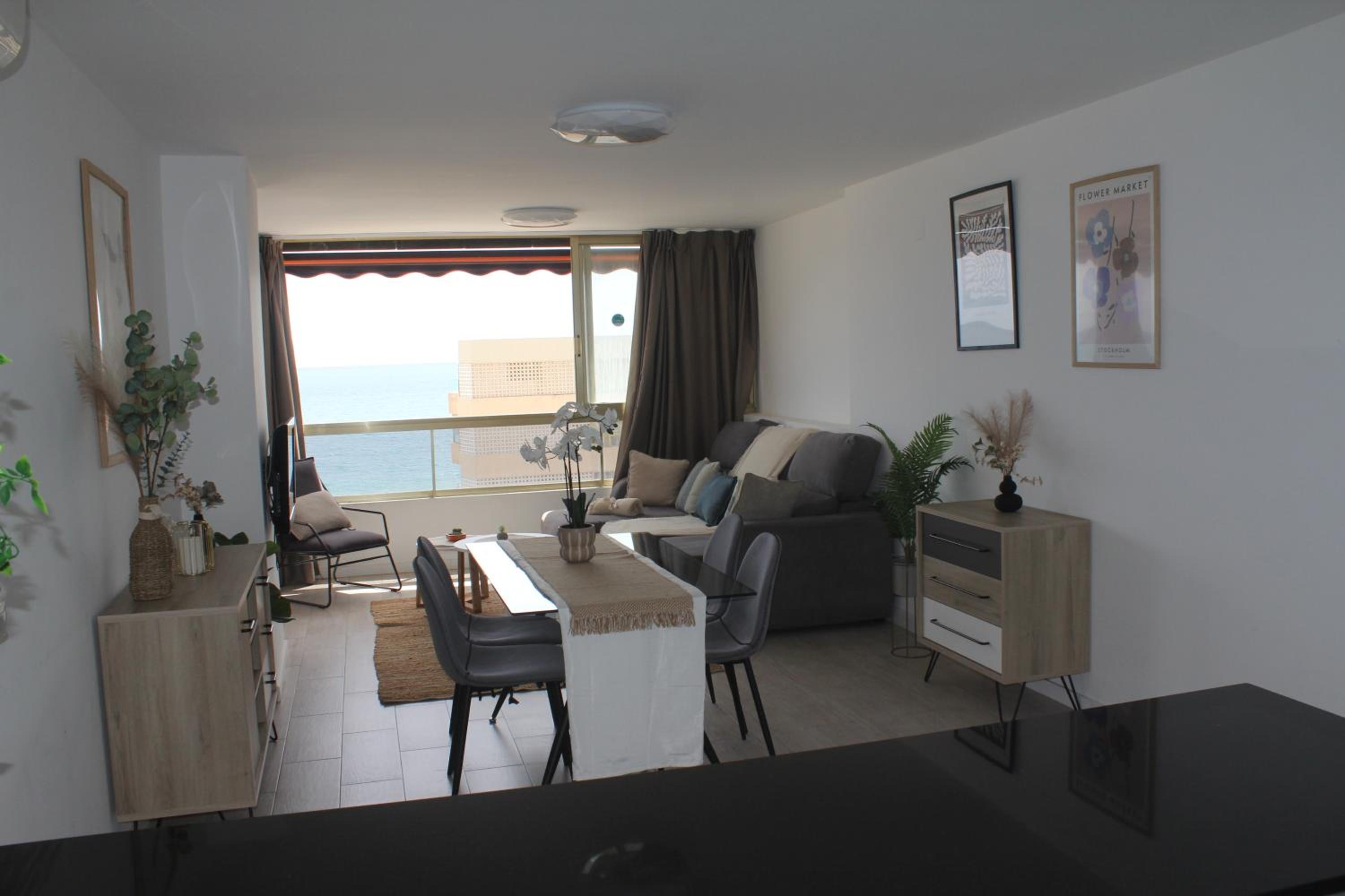 Apartamento ensueño 1a linea playa poniente 6 PAX parking wifi y AC