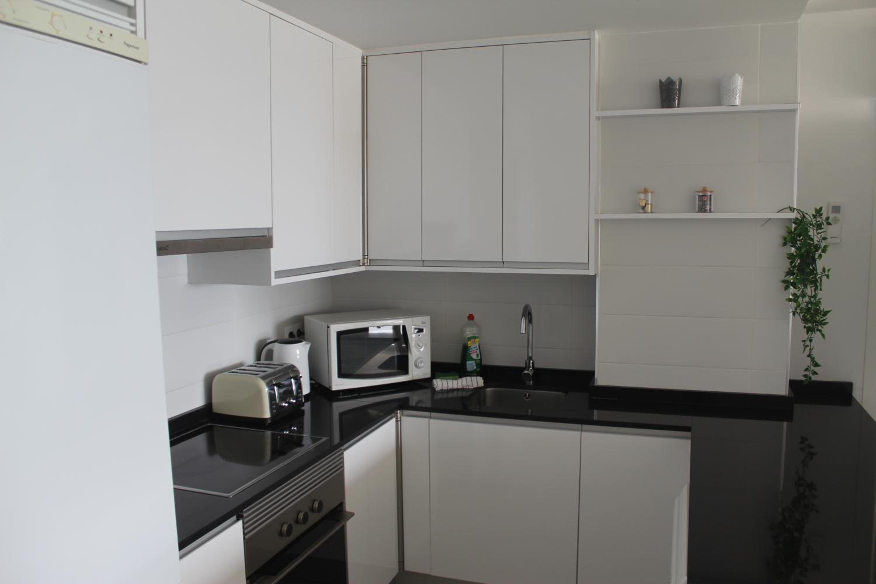 Apartamento ensueño 1a linea playa poniente 6 PAX parking wifi y AC