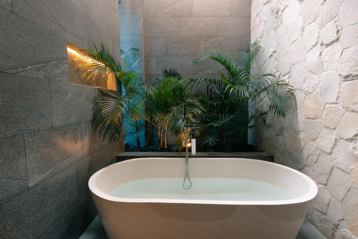 Tropical gadon villa 3BR Canggu