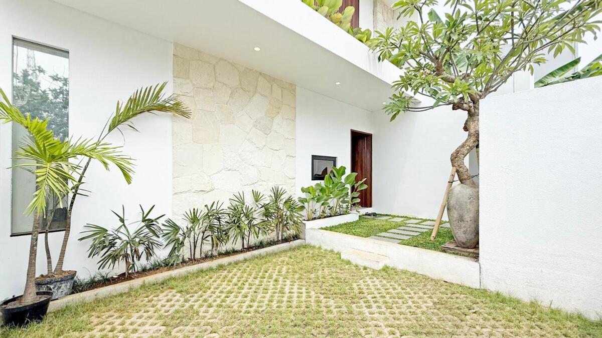Tropical gadon villa 3BR Canggu