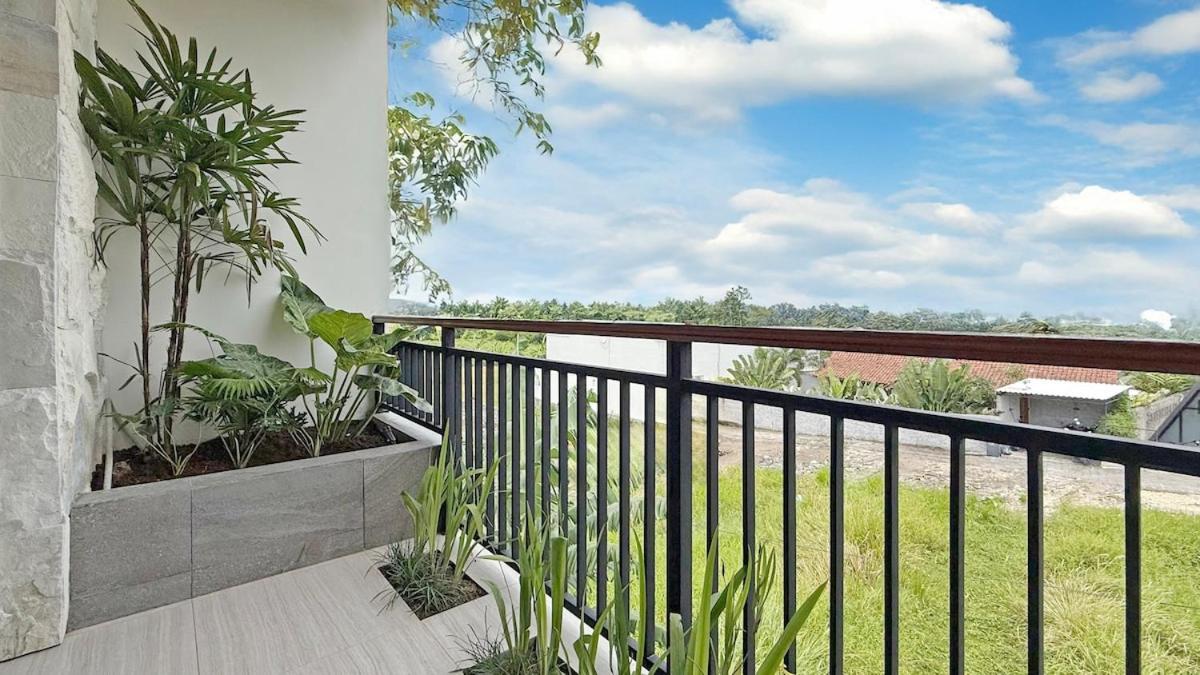 Tropical gadon villa 3BR Canggu