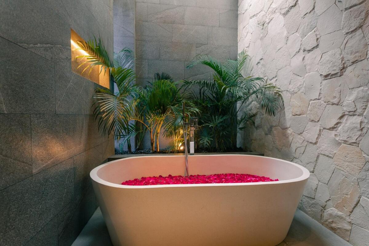 Tropical gadon villa 3BR Canggu