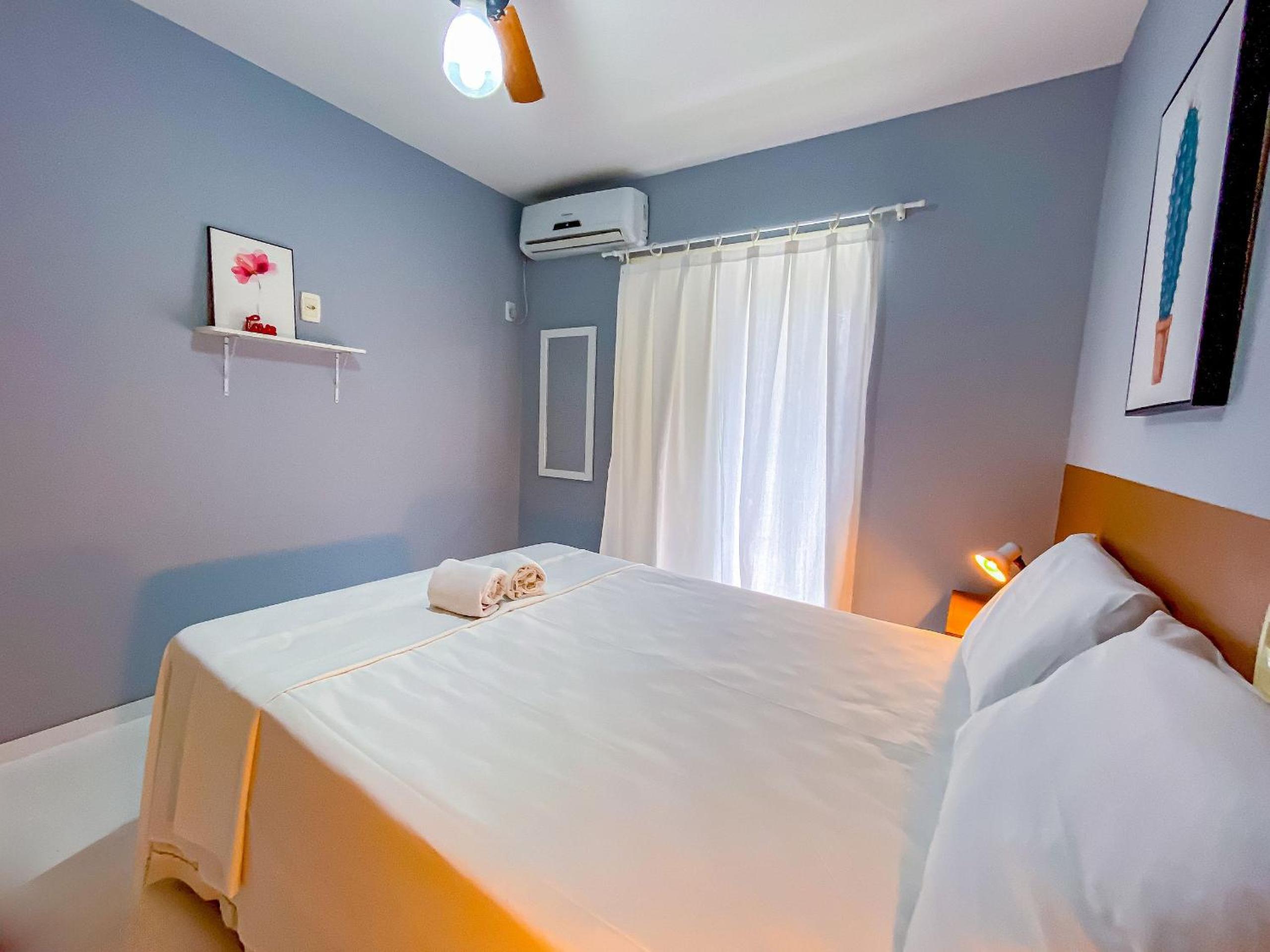 Condomínio Village Taperapuã a uma quadra do Axé Mói, com piscina, churrasqueira, portaria 24hrs, com supermercado e centro gastronômico ao lado
