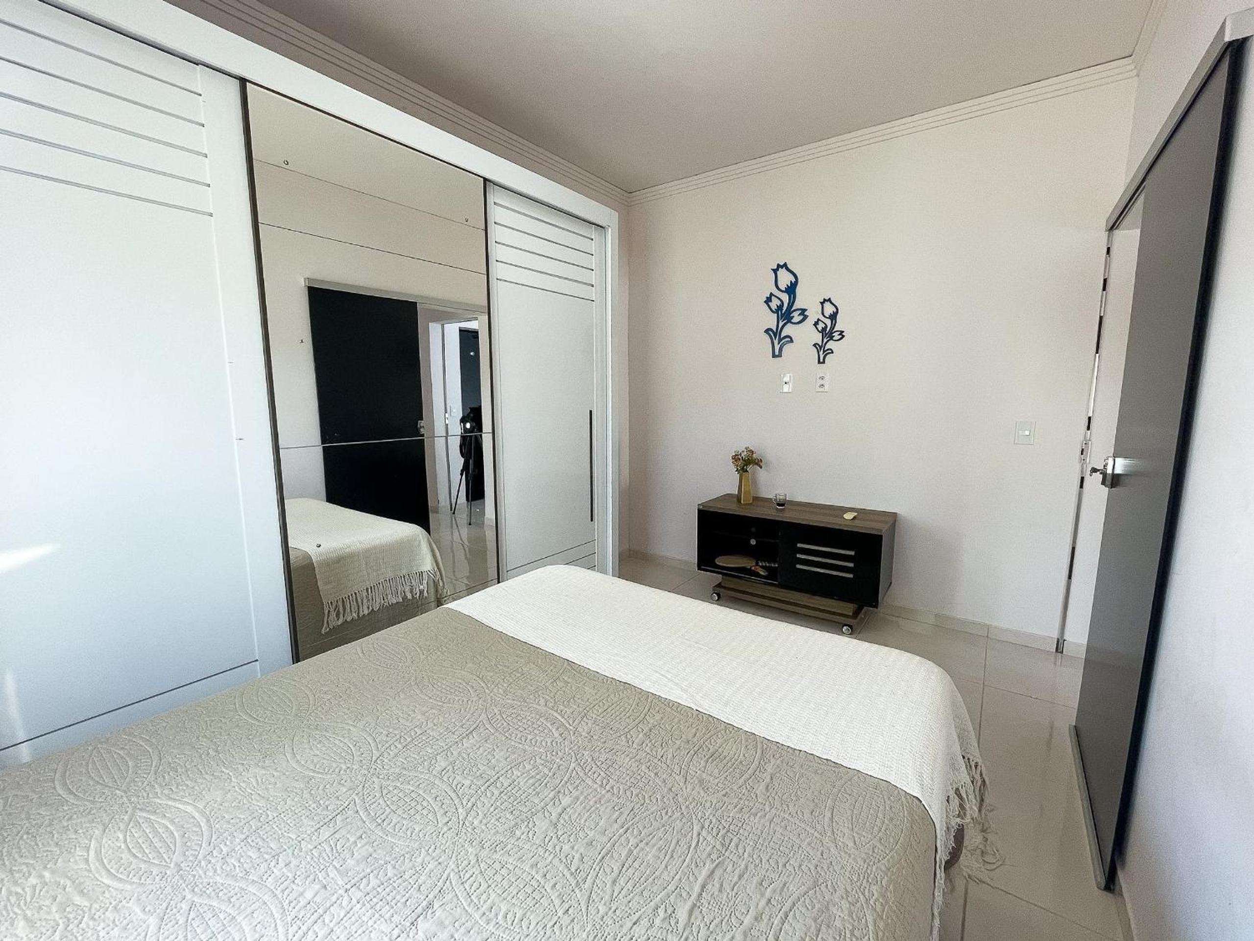 Casa Privativa de 3 Quartos com Piscina com Aquecimento Solar a 800m das Praias de Taperapuan, Ar Condicionado, WiFi 110Mbps, Churrasqueira, Garagem para 0