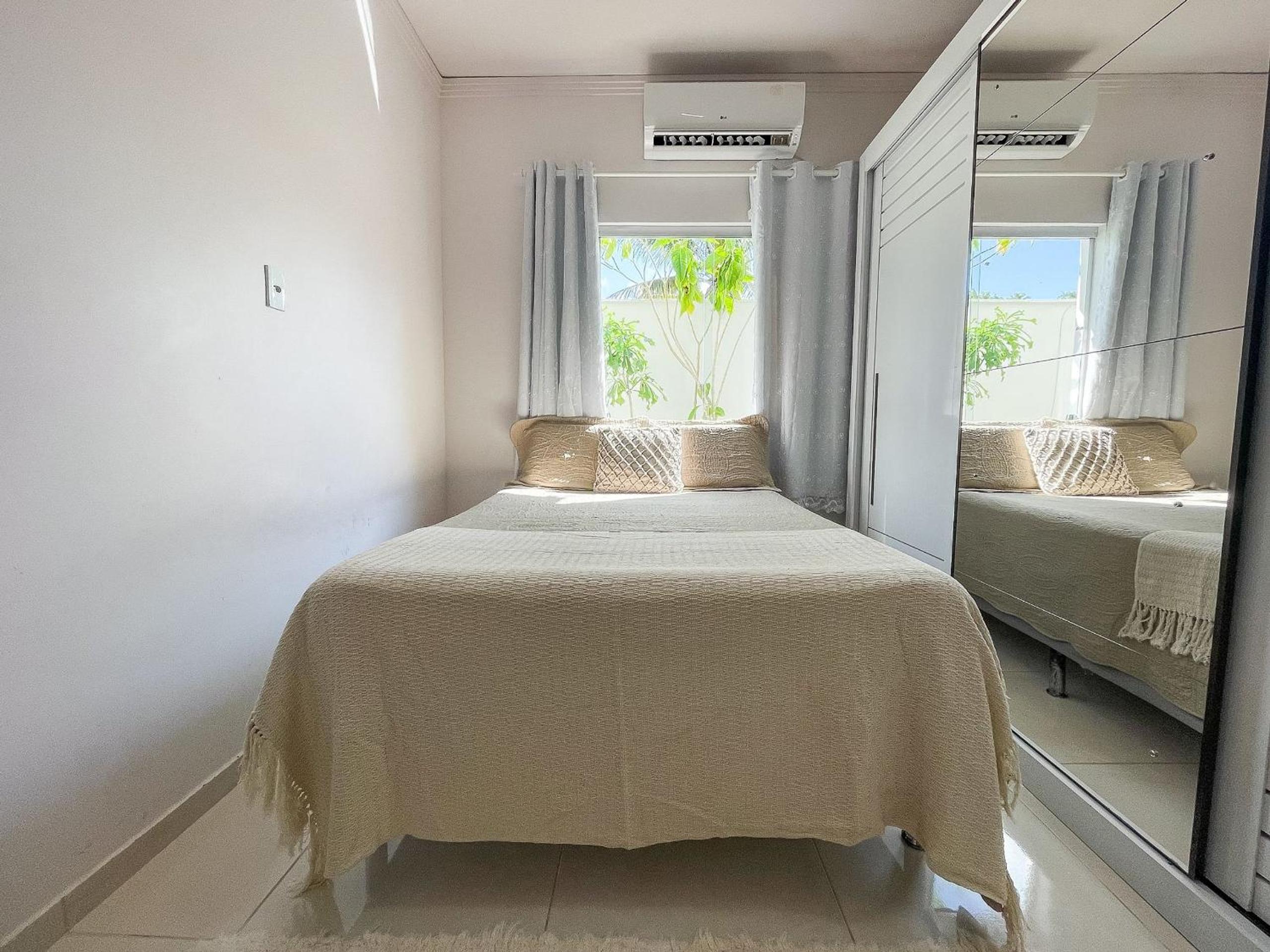 Casa Privativa de 3 Quartos com Piscina com Aquecimento Solar a 800m das Praias de Taperapuan, Ar Condicionado, WiFi 110Mbps, Churrasqueira, Garagem para 0