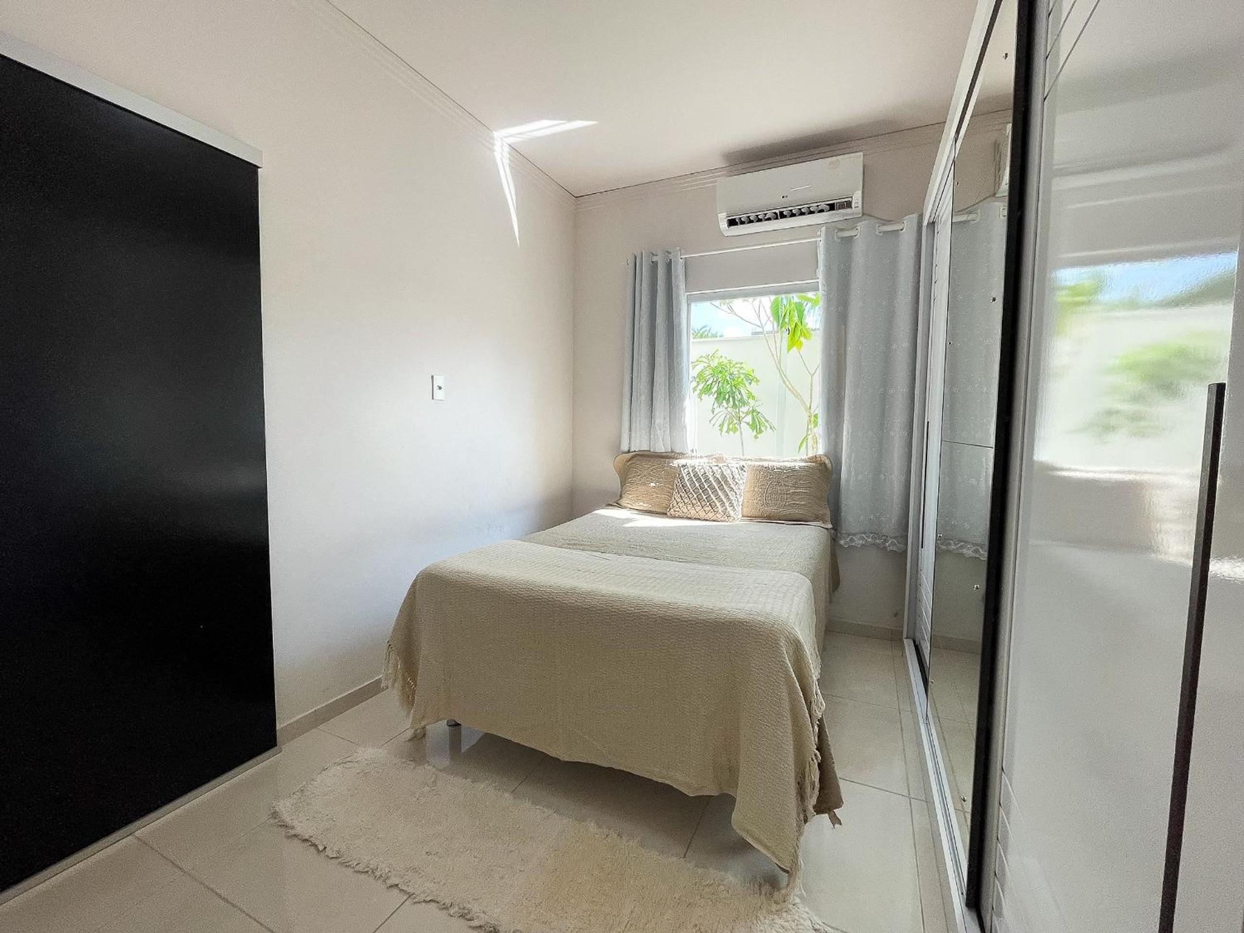 Casa Privativa de 3 Quartos com Piscina com Aquecimento Solar a 800m das Praias de Taperapuan, Ar Condicionado, WiFi 110Mbps, Churrasqueira, Garagem para 0