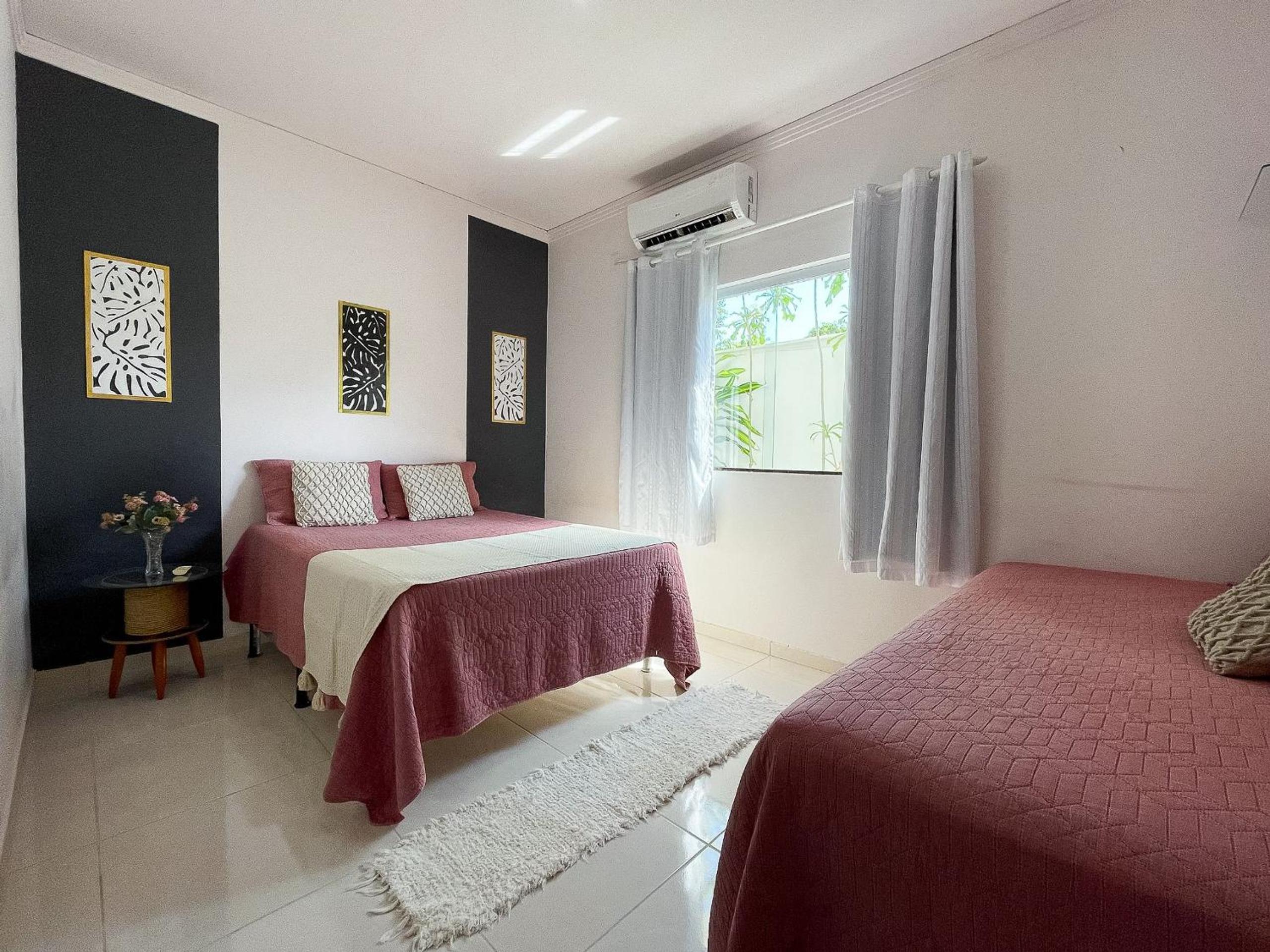 Casa Privativa de 3 Quartos com Piscina com Aquecimento Solar a 800m das Praias de Taperapuan, Ar Condicionado, WiFi 110Mbps, Churrasqueira, Garagem para 0