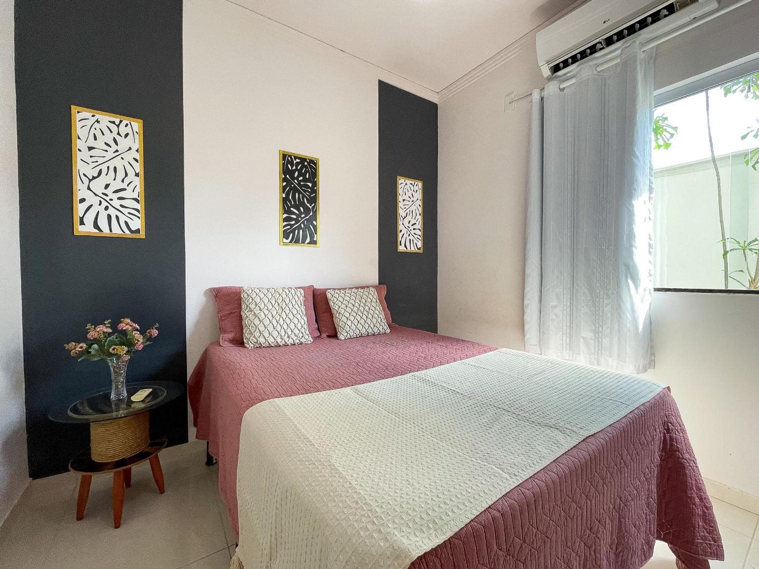 Casa Privativa de 3 Quartos com Piscina com Aquecimento Solar a 800m das Praias de Taperapuan, Ar Condicionado, WiFi 110Mbps, Churrasqueira, Garagem para 0