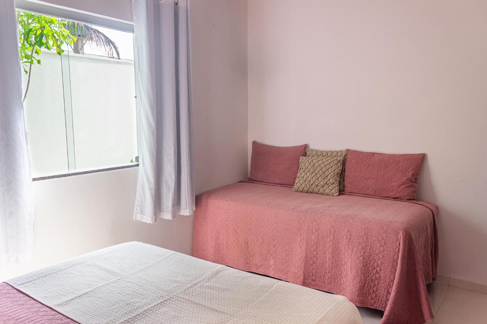 Casa Privativa de 3 Quartos com Piscina com Aquecimento Solar a 800m das Praias de Taperapuan, Ar Condicionado, WiFi 110Mbps, Churrasqueira, Garagem para 0