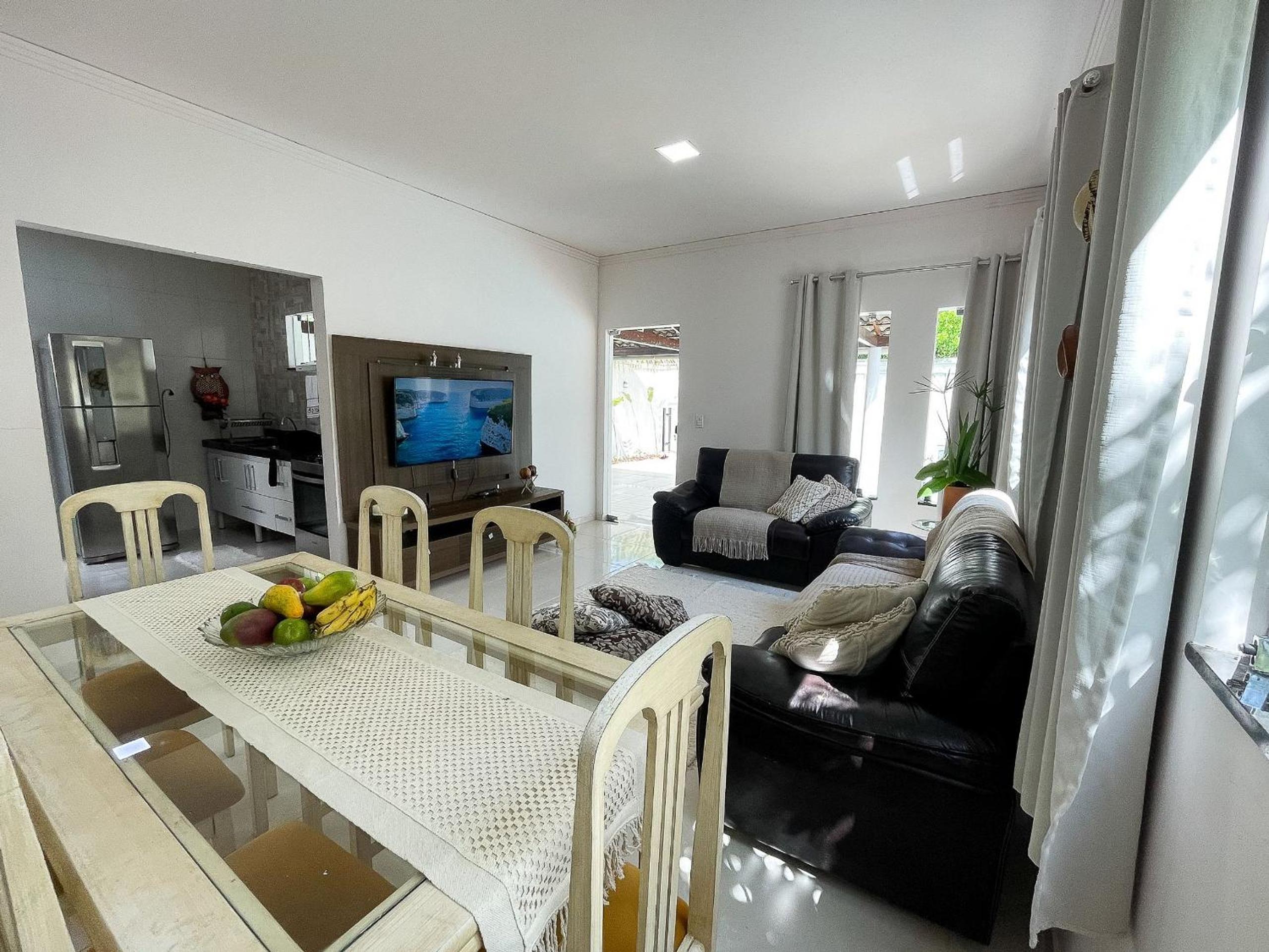 Casa Privativa de 3 Quartos com Piscina com Aquecimento Solar a 800m das Praias de Taperapuan, Ar Condicionado, WiFi 110Mbps, Churrasqueira, Garagem para 0