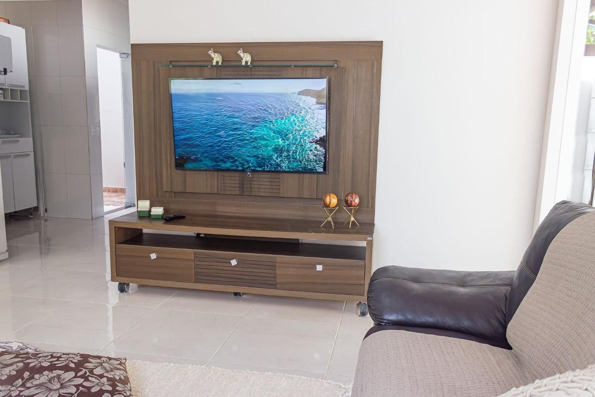 Casa Privativa de 3 Quartos com Piscina com Aquecimento Solar a 800m das Praias de Taperapuan, Ar Condicionado, WiFi 110Mbps, Churrasqueira, Garagem para 0