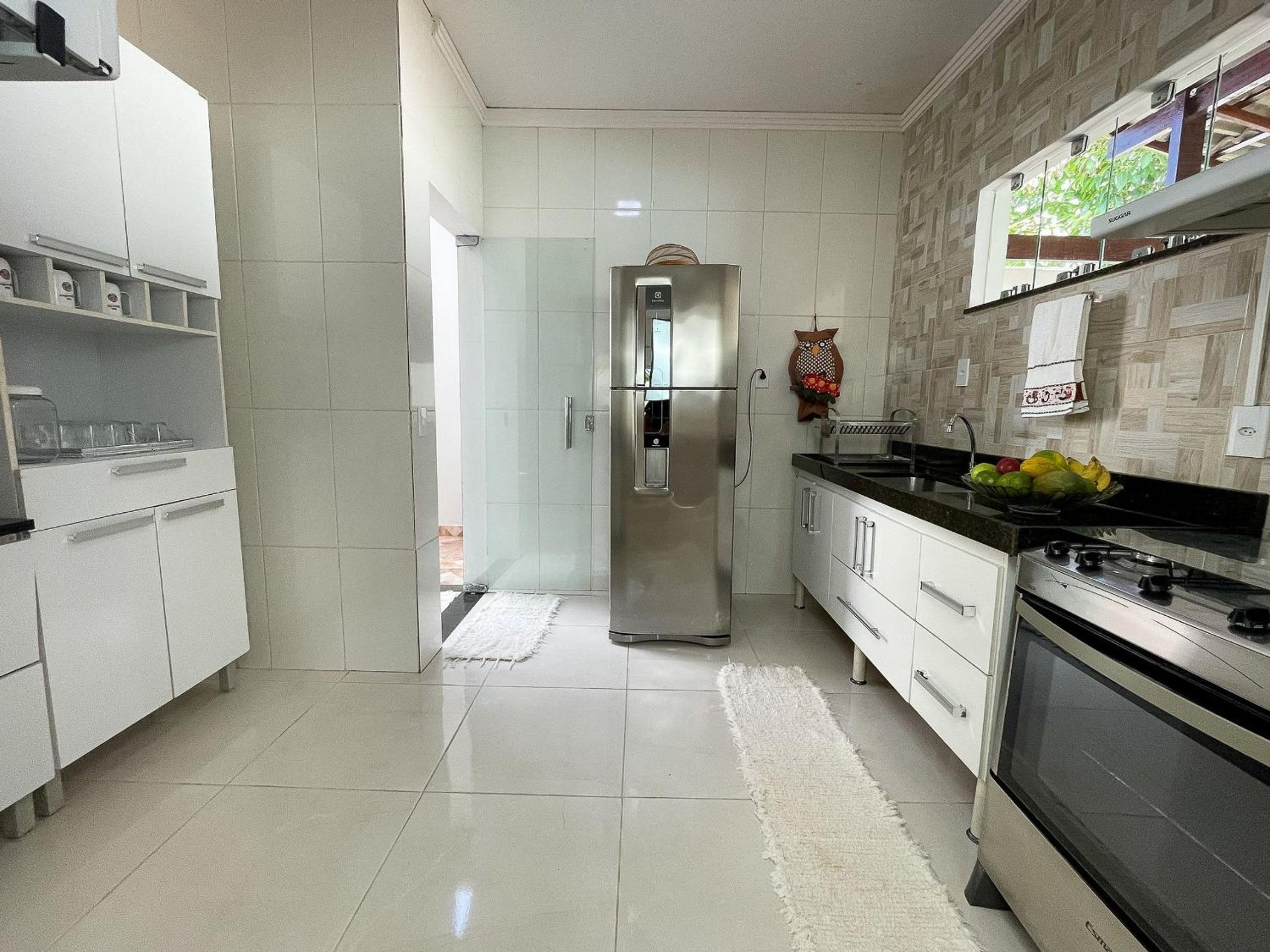 Casa Privativa de 3 Quartos com Piscina com Aquecimento Solar a 800m das Praias de Taperapuan, Ar Condicionado, WiFi 110Mbps, Churrasqueira, Garagem para 0