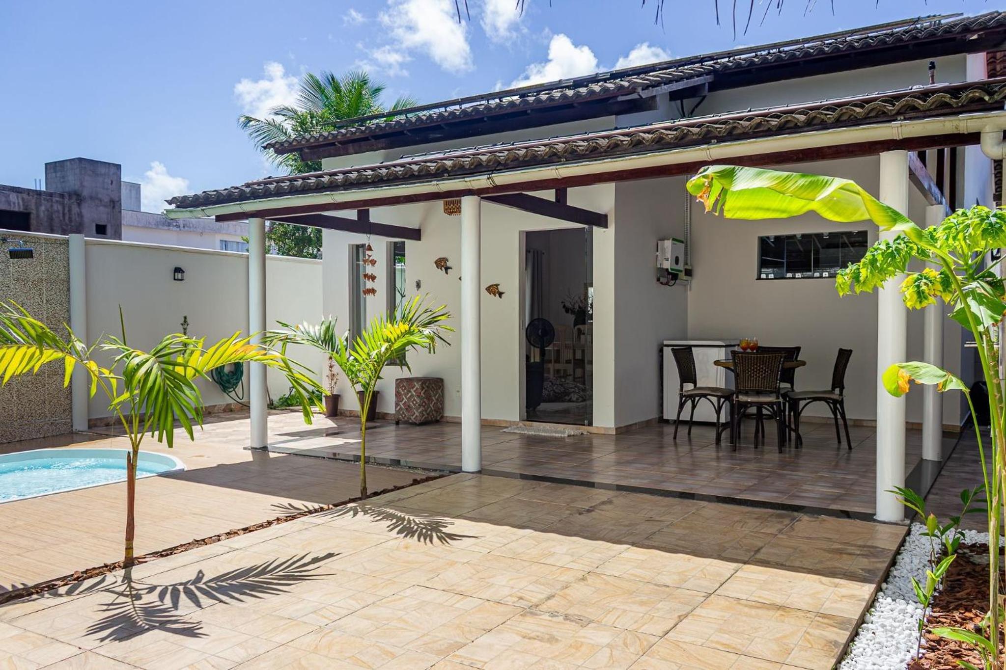 Casa Privativa de 3 Quartos com Piscina com Aquecimento Solar a 800m das Praias de Taperapuan, Ar Condicionado, WiFi 110Mbps, Churrasqueira, Garagem para 0