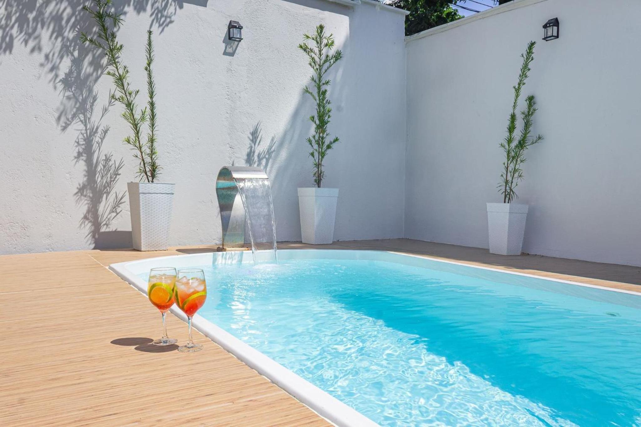 Casa Privativa de 3 Quartos com Piscina com Aquecimento Solar a 800m das Praias de Taperapuan, Ar Condicionado, WiFi 110Mbps, Churrasqueira, Garagem para 0