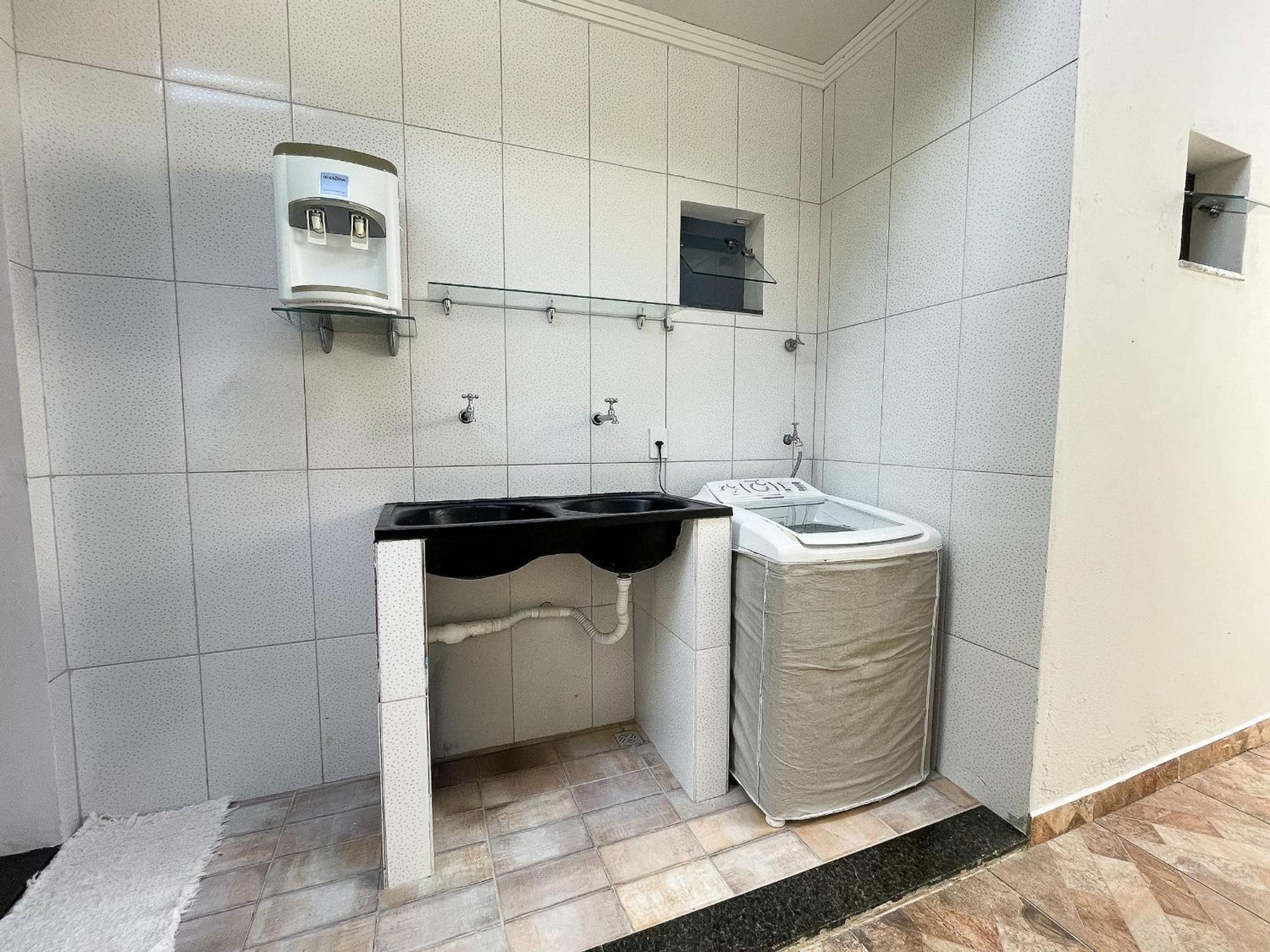 Casa Privativa de 3 Quartos com Piscina com Aquecimento Solar a 800m das Praias de Taperapuan, Ar Condicionado, WiFi 110Mbps, Churrasqueira, Garagem para 0